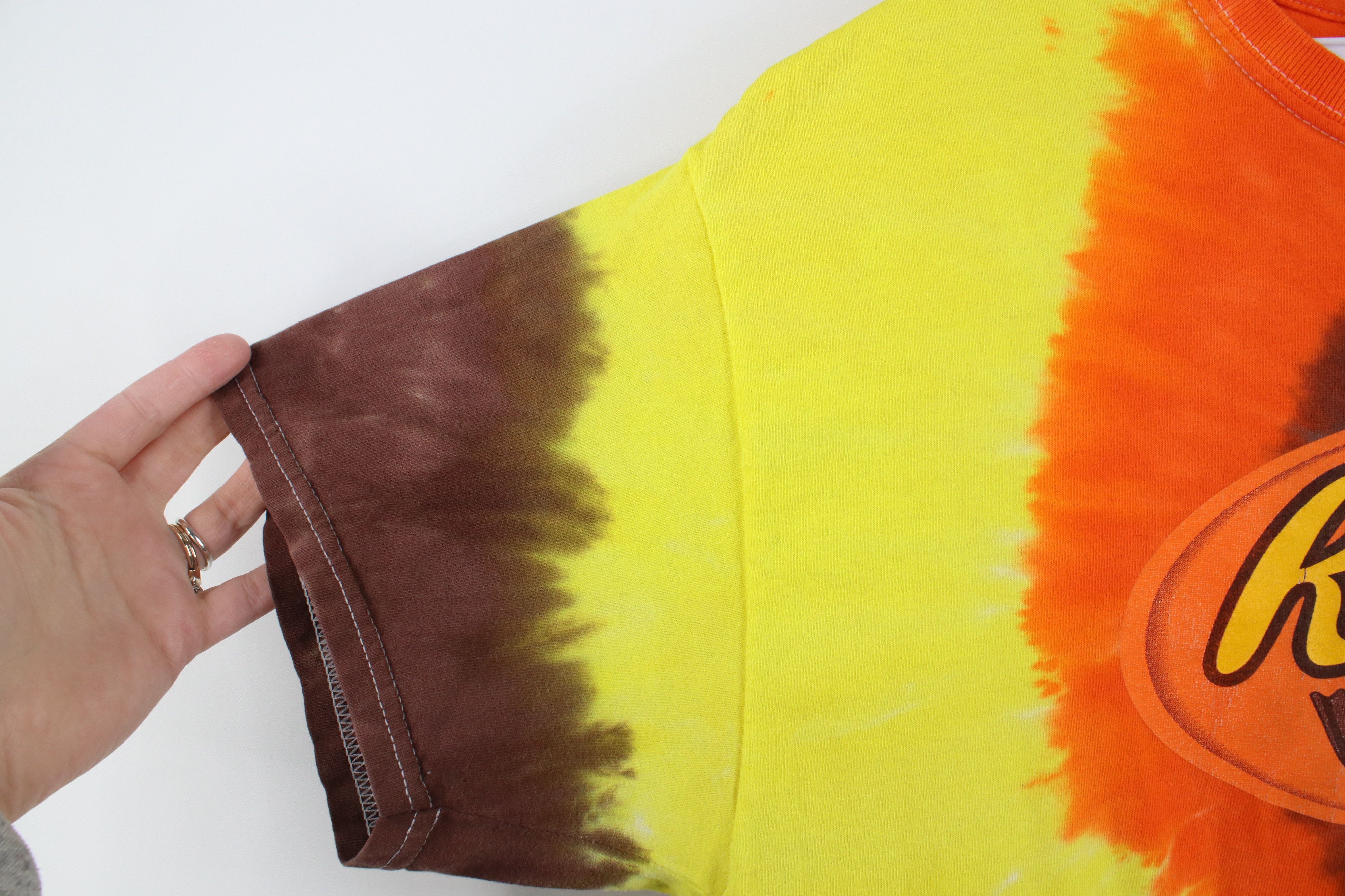 Vintage Vintage 90s Streetwear Peanut Butter Cups T-Shirt Tie Dye Size US L / EU 52-54 / 3 - 5 Thumbnail