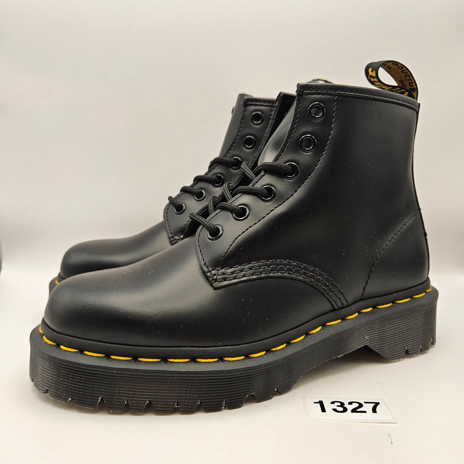 Dr. Martens DR. MARTENS WOMEN'S 7 SMOOTH BLACK 6 EYES 101 BEX NWOB Size US 7 / IT 37 - 1 Thumbnail