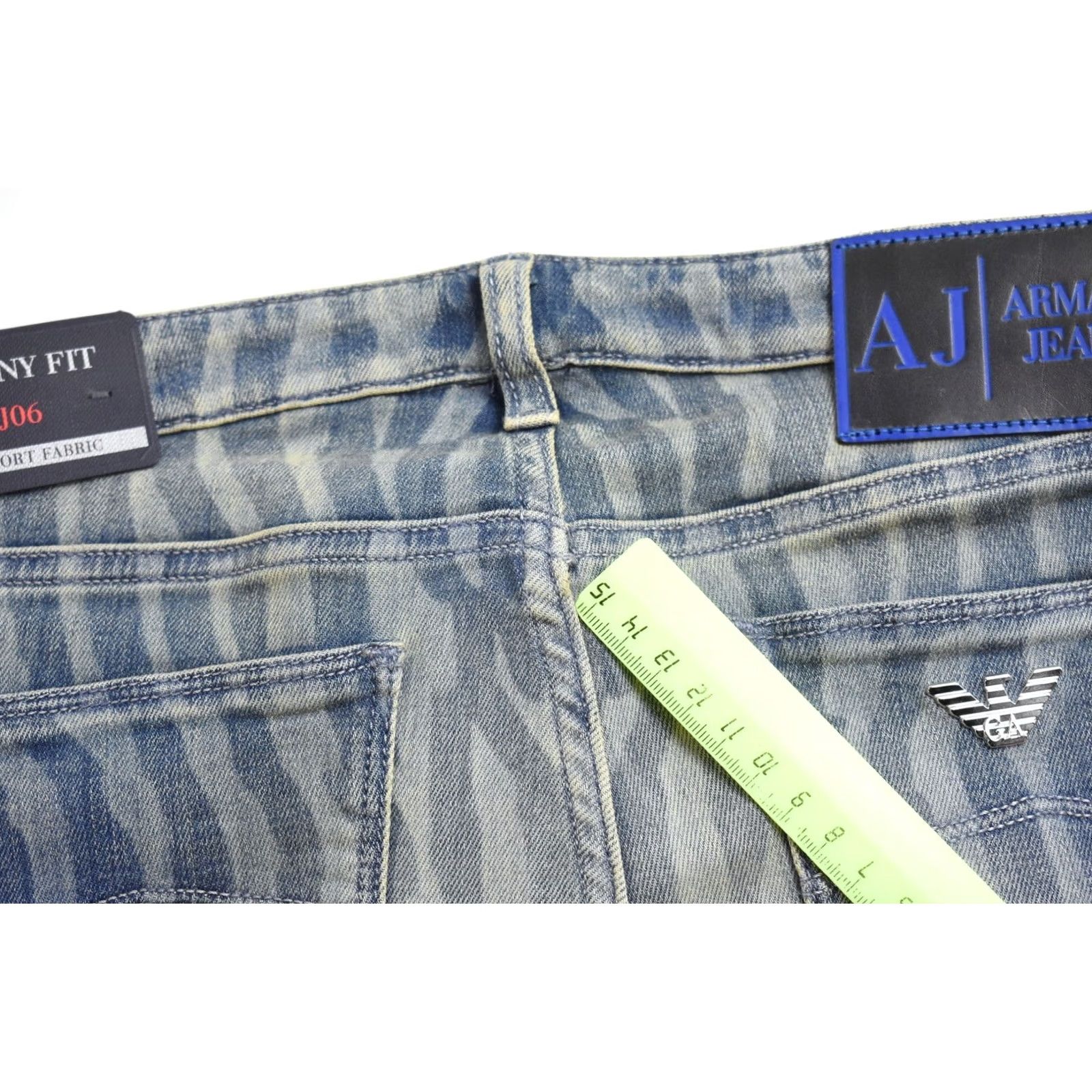 Vintage Armani Jeans J06 Skinny Fit Jeans Women's W25 Zip Fly Denim Jeans Blue Skinny Womens W25 Zip Fly Armani Jeans J06 Skinny Fit Size 42" / US 20 - 7 Thumbnail