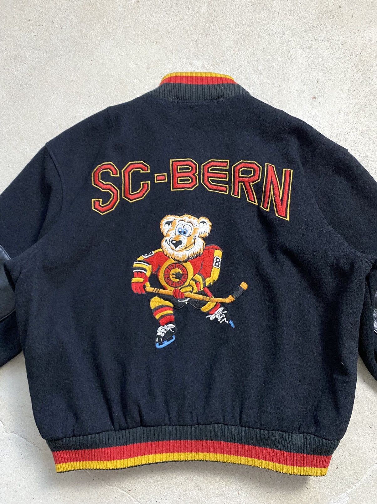 NHL Rare! Vintage 90s SC Bern Hockey Bear Bomber Jacket Y2K Size US M / EU 48-50 / 2 - 17 Thumbnail