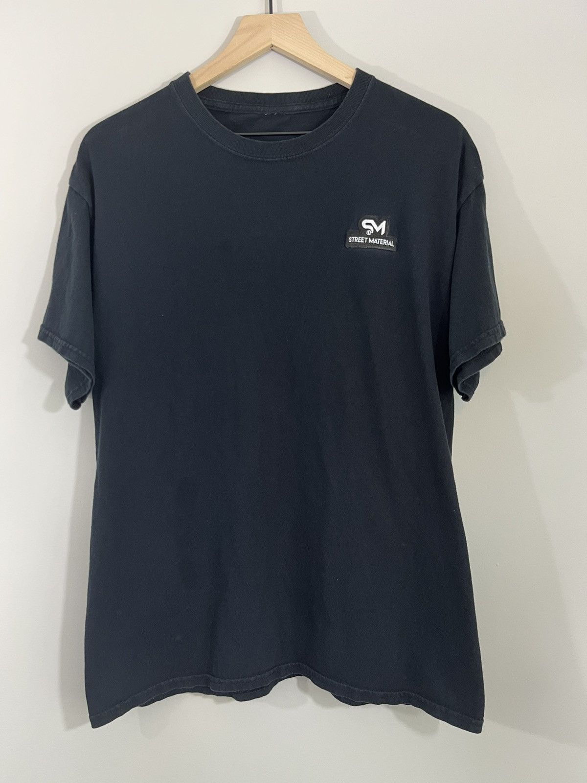 Vintage STREET MATERIAL Faded Black Y2K Tee Size US L / EU 52-54 / 3 - 2 Thumbnail