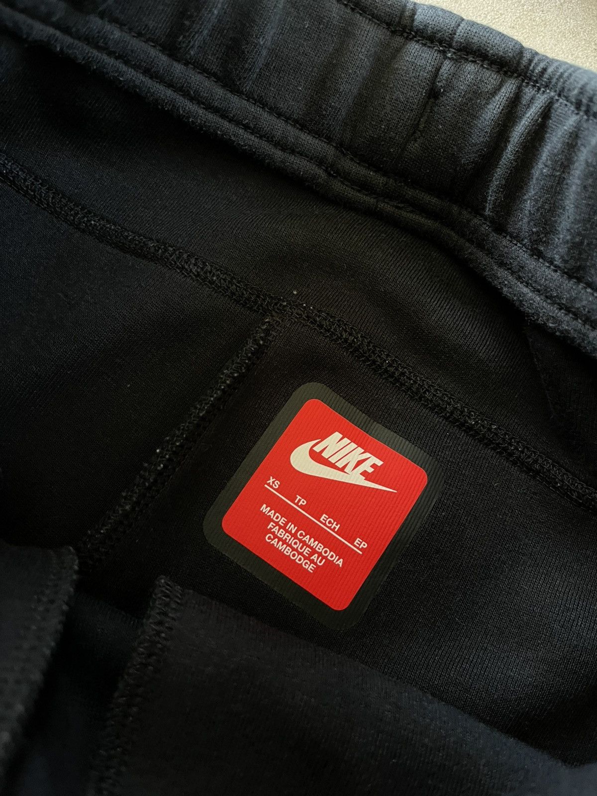 Nike Vintage Nike TechFleece Black Sweatpants Drill Y2K Slim fit Size US 28 / EU 44 - 17 Thumbnail