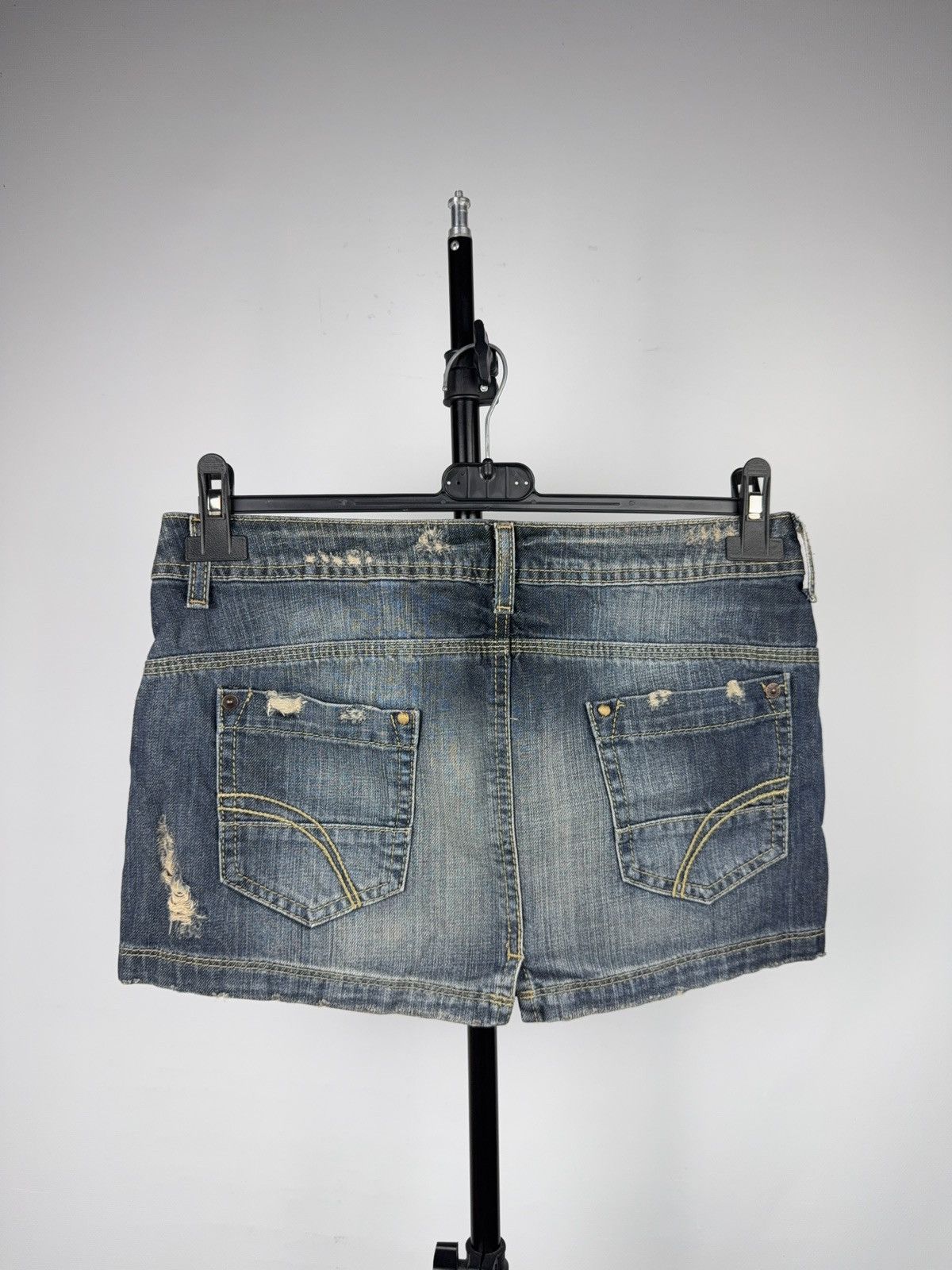 Benetton 00s Y2K Benetton Y2K Distressed Denim Mini Skirt Faded Wash Size 27" / US 4 / IT 40 - 5 Thumbnail