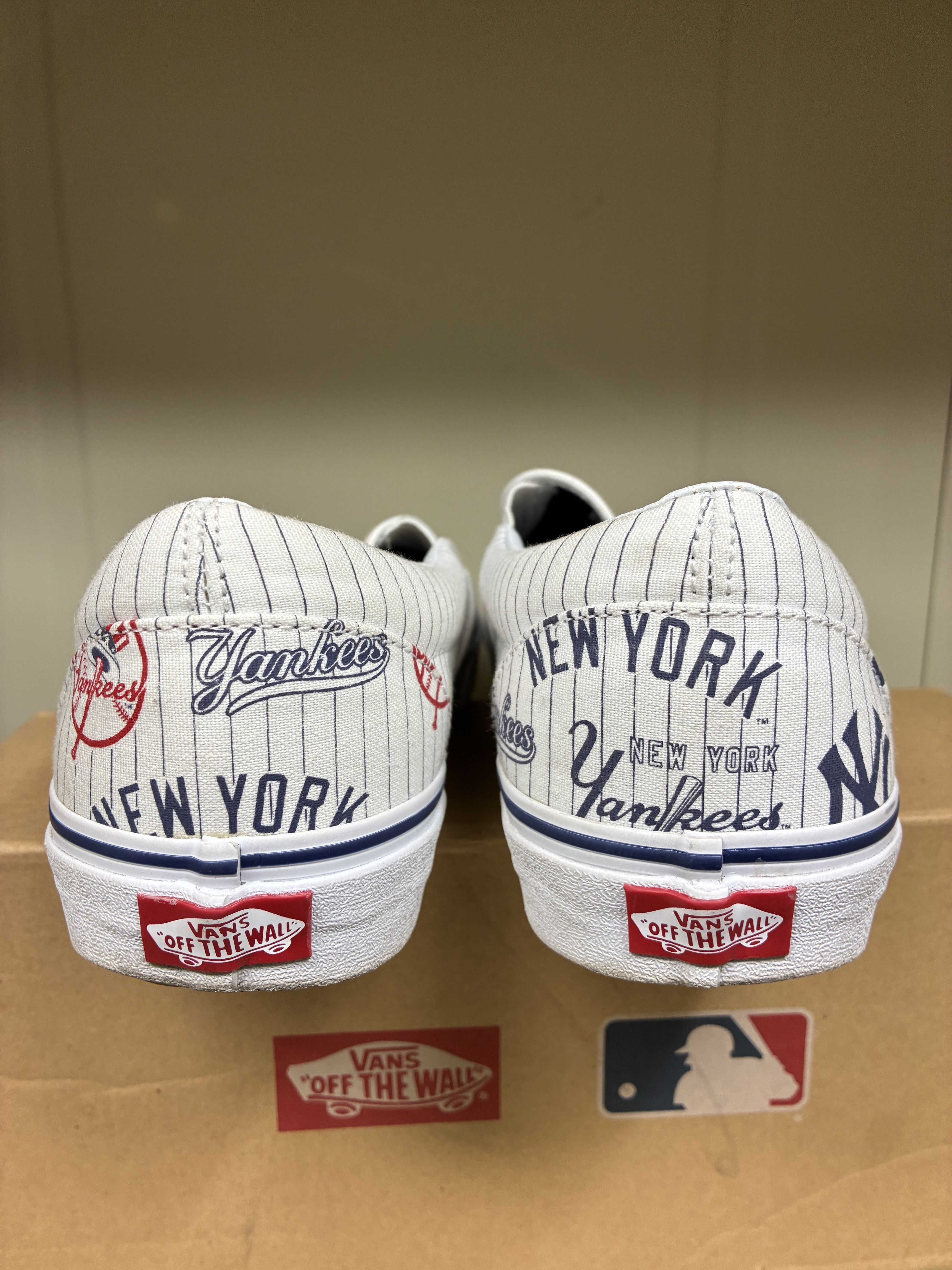 Vans Vans Classic Slip-On MLB New York Yankees White Men Size 11 Size US 11 / EU 44 - 3 Thumbnail