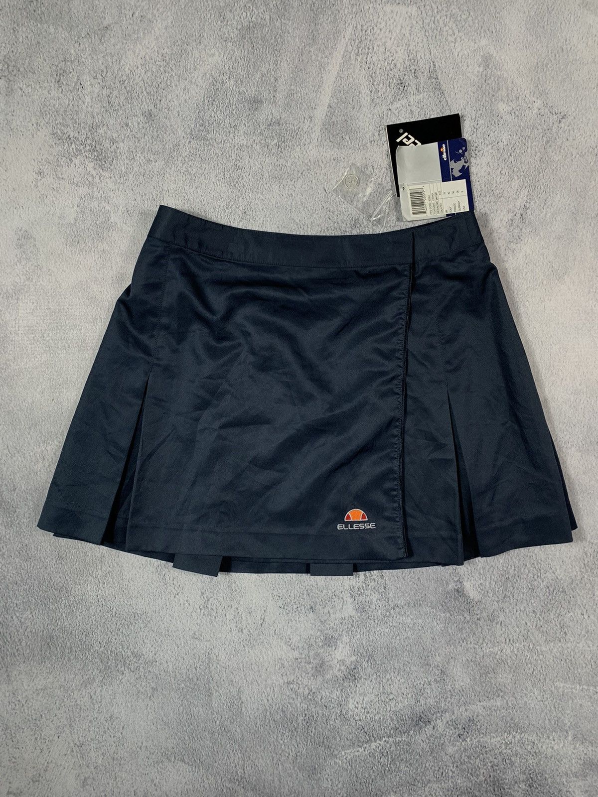 Ellesse Vintage Y2K Ellesse golf mini skirt streetwear size 28 Size 28" / US 6 / IT 42 - 1 Thumbnail