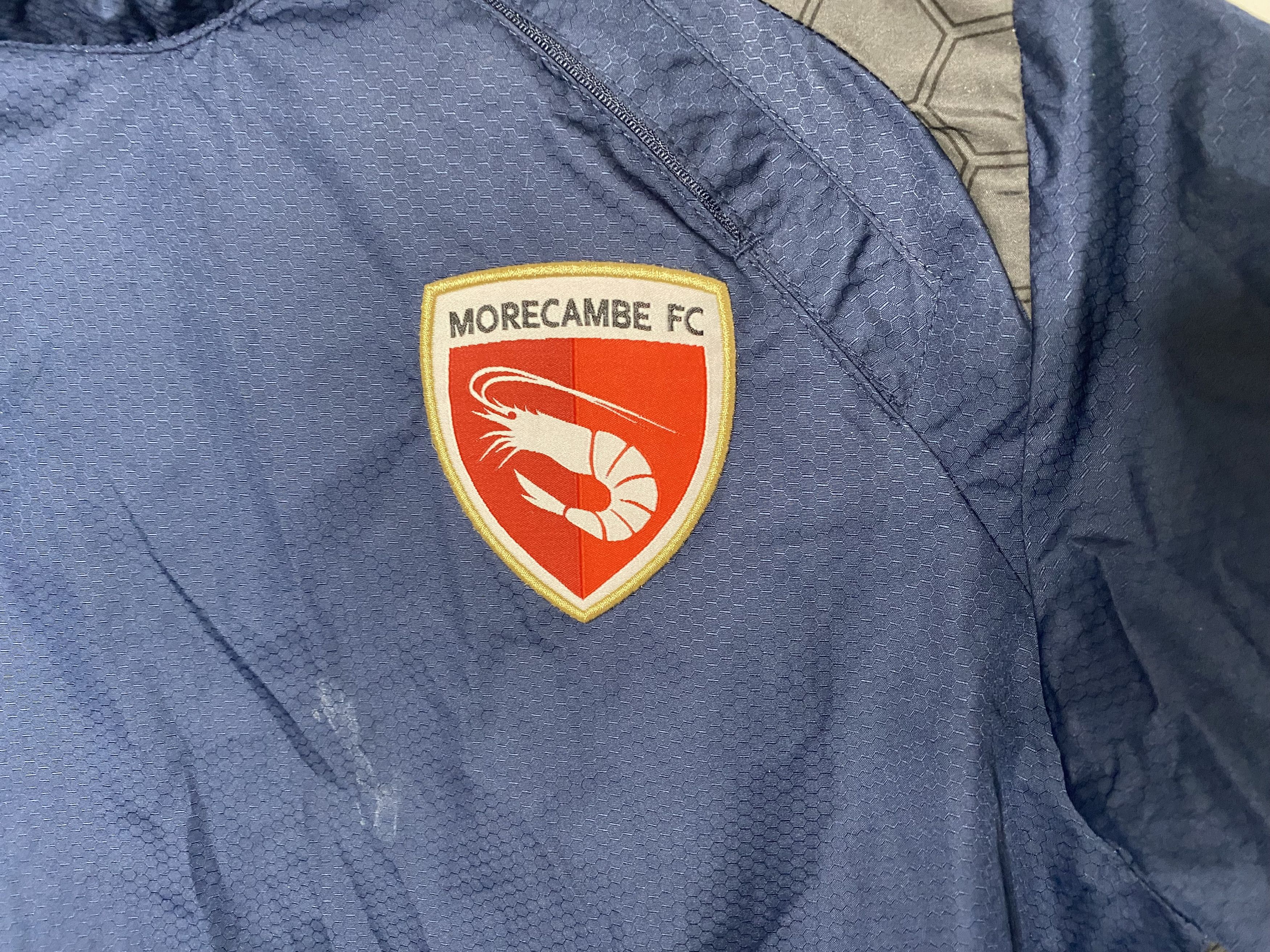 Nike MORECAMBE 2016-17 TRAINING TOP FOOTBALL SHIRT SOCCER JERSEY Size US S / EU 44-46 / 1 - 3 Thumbnail