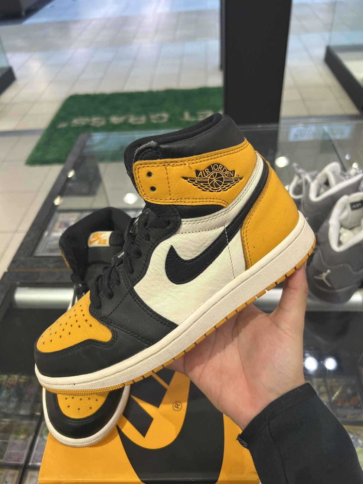 Jordan Brand Jordan 1 retro Taxi 2022 Size US 8 / EU 41 - 2 Thumbnail