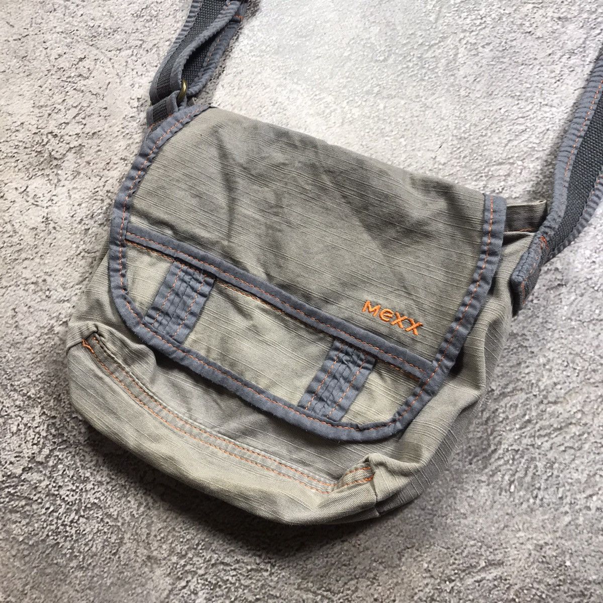 Vintage Y2K Vintage Crossbody Bag Japanese Streetwear Logo Washed OS Size ONE SIZE - 3 Thumbnail