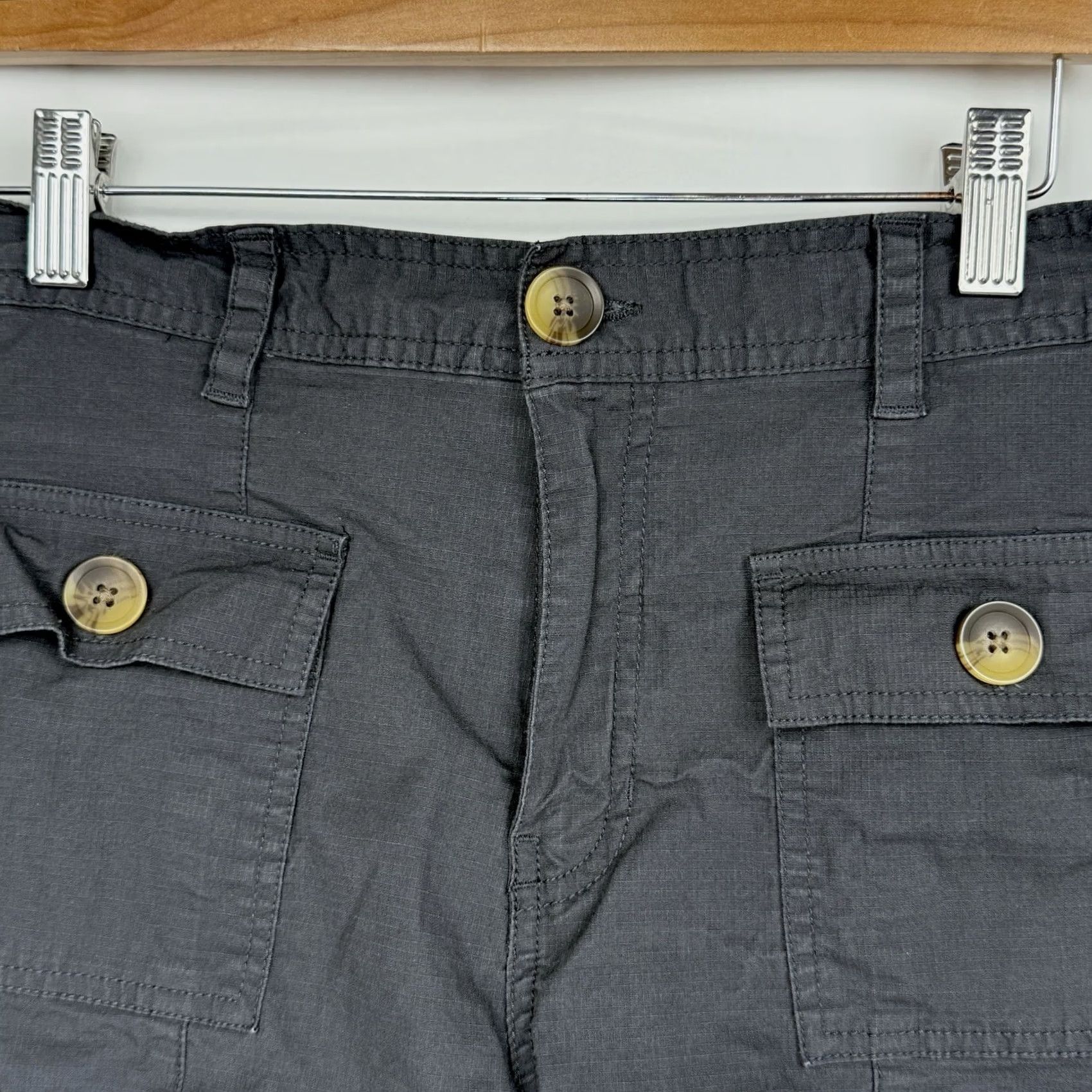 Vuori Vuori Women’s Medium Ripstop Utility Short Charcoal Gray Button Pocket Casual Travel Size 32" / US 10 / IT 46 - 2 Thumbnail