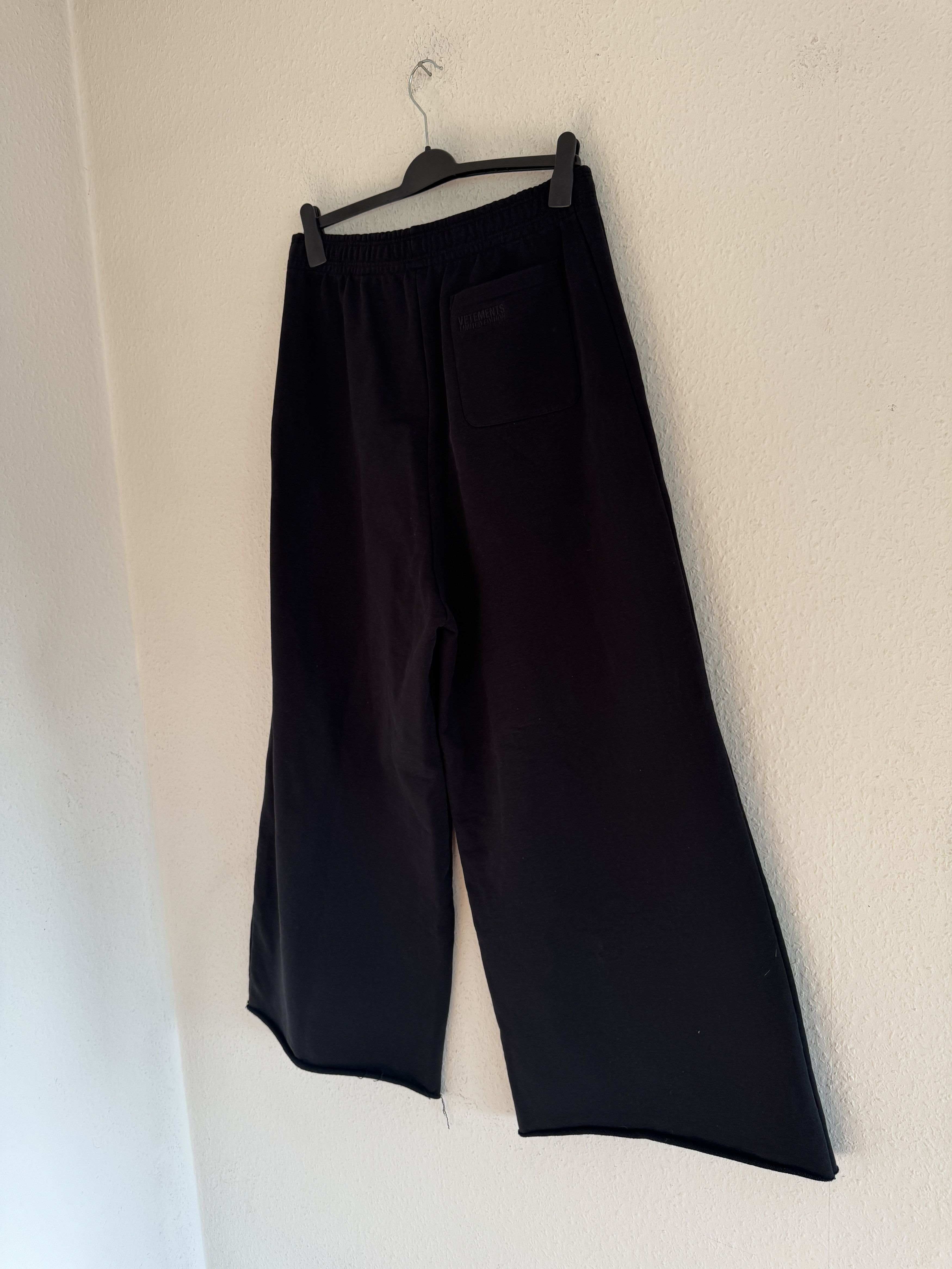 Vetements Wide-leg panelled sweatpants (revised fit version) Size US 34 / EU 50 - 11 Thumbnail