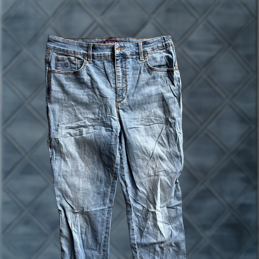 Gloria Vanderbilt Gloria Vanderbilt Jeans Womens Size 10 Blue Straight Leg Amanda Slim Jeans Womens Size 10 Blue Straight Amanda Slim Size 32" / US 10 / IT 46 - 1 Thumbnail