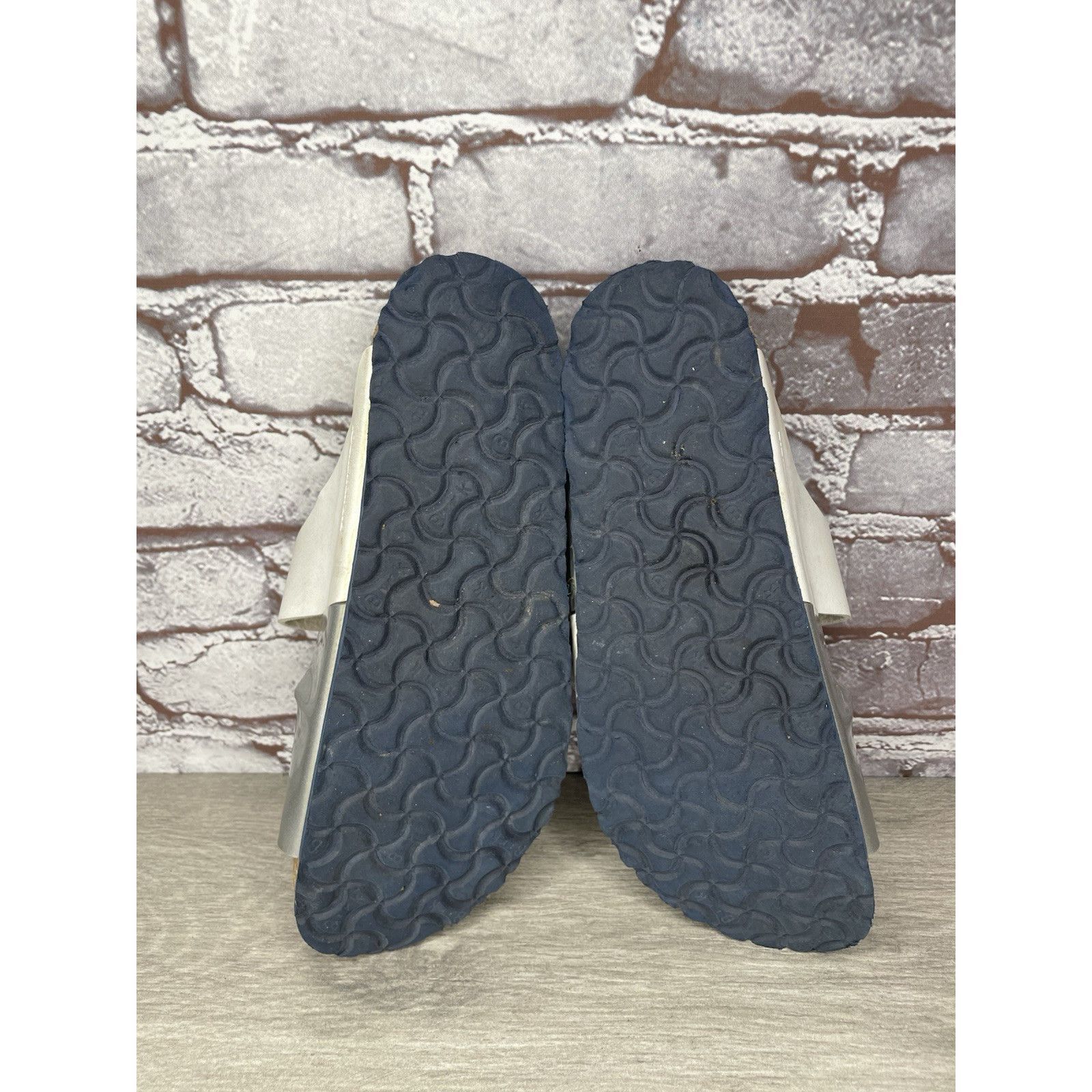Birkenstock Birkenstock Arizona Two Toned Silver White Leather Strap San Size US 10 / IT 40 - 15 Thumbnail