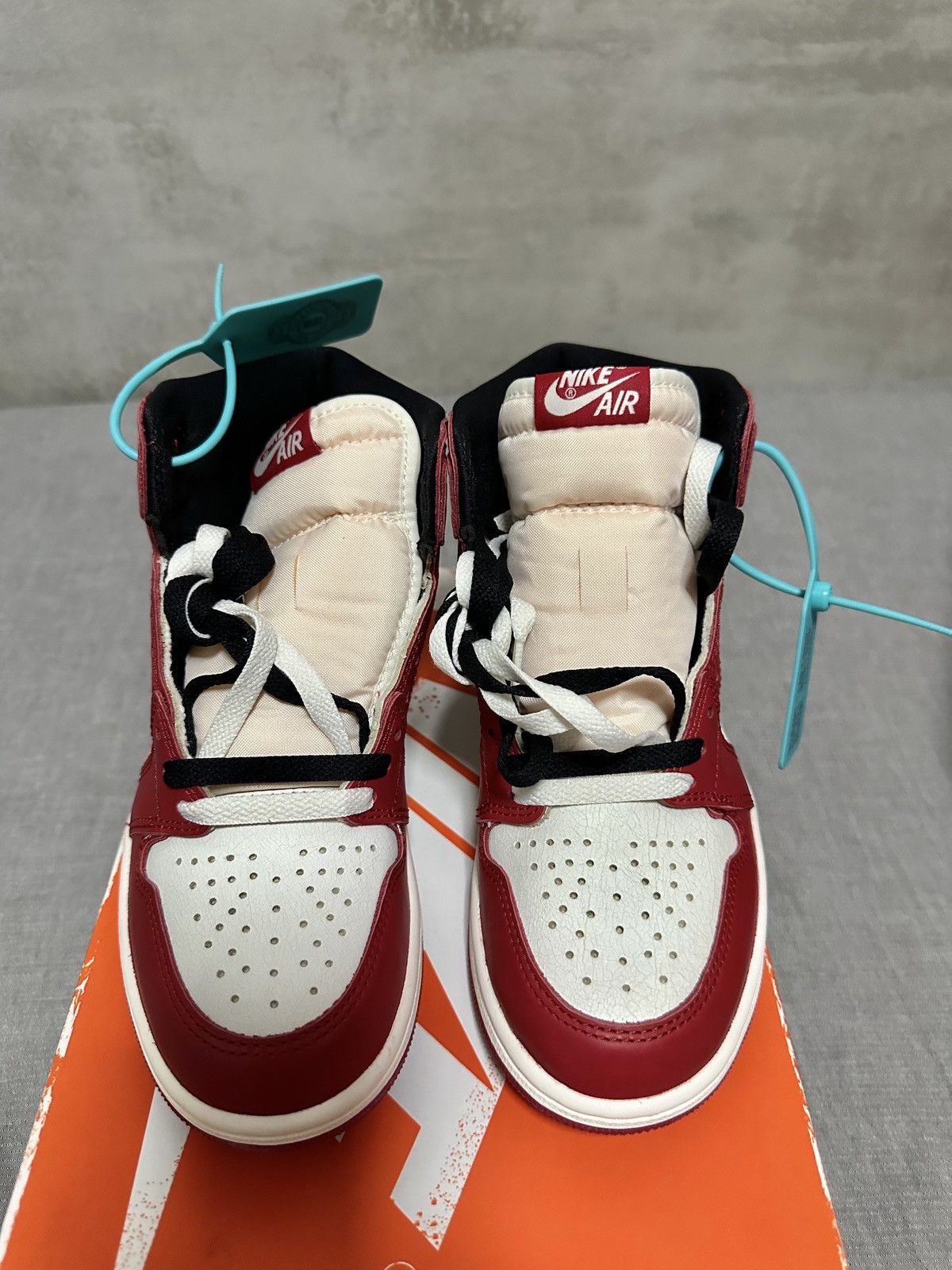 Jordan Brand × Nike Jordan 1 Retro High OG Chicago Lost and Found size 5.5 Size US 5.5 / EU 38 - 2 Thumbnail