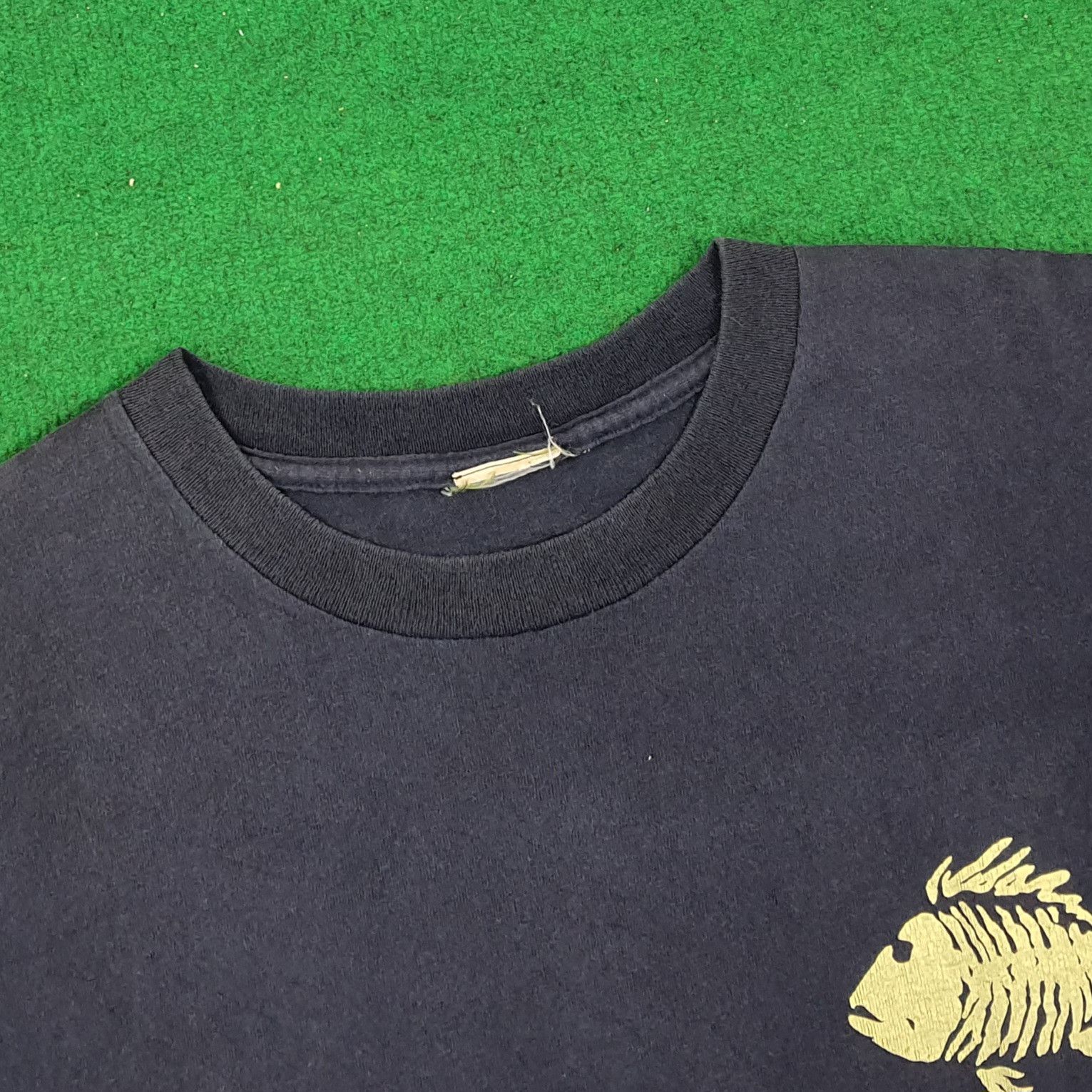 Vintage Vintage Bronze Age Surfing Brand Tshirt Size US L / EU 52-54 / 3 - 4 Thumbnail
