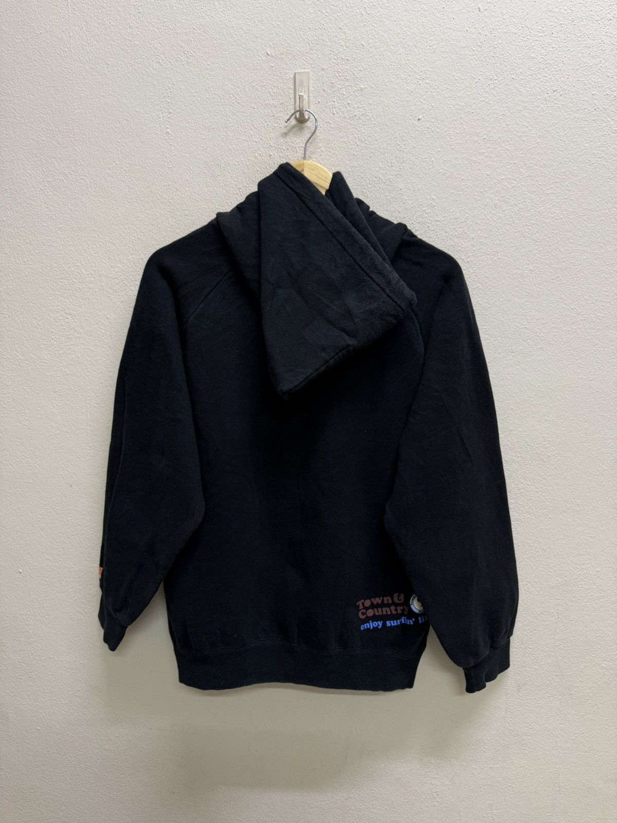 Vintage Vintage Town & Country Enjoy Surfing Pullover Sweater Hoodie Size US M / EU 48-50 / 2 - 17 Thumbnail