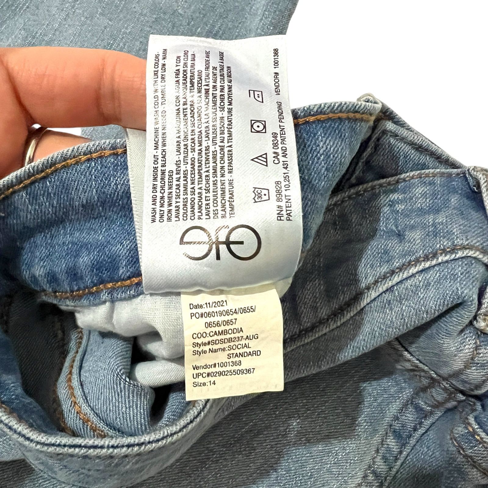 Sanctuary Social Standard High Rise Crop Straight Leg Raw Hem Jeans Size 36" / US 14 / IT 50 - 7 Thumbnail