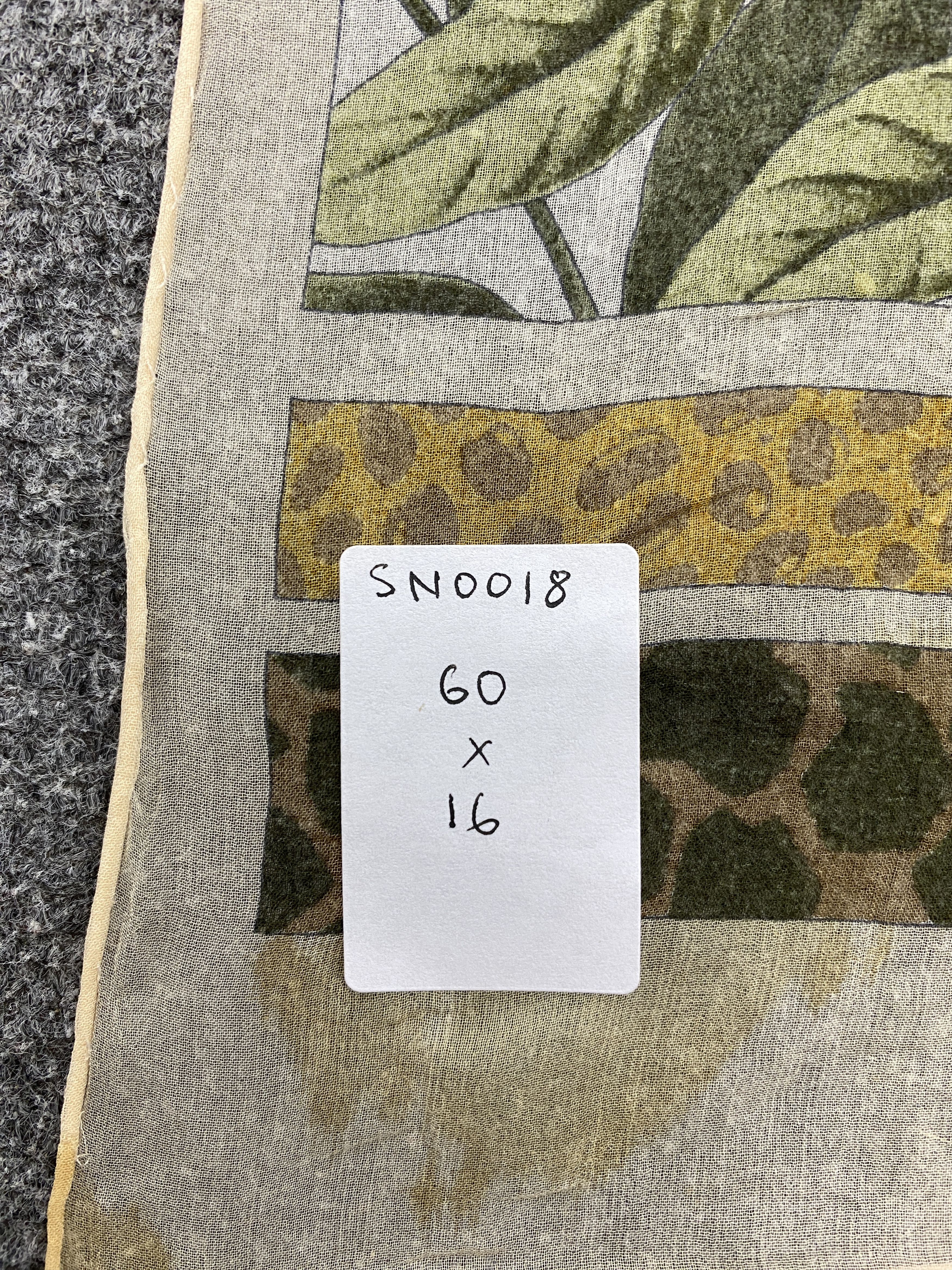 Salvatore Ferragamo × Vintage Salvatore Ferragamo Silk Scarf / Foulards / Babushka SN0018 Size ONE SIZE - 10 Thumbnail