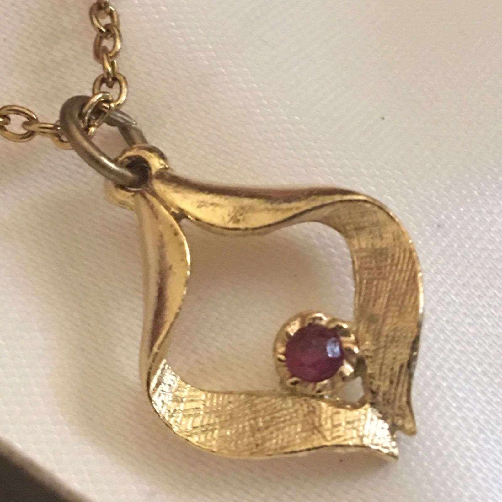 Vintage Vintage 70s new old stock faux ruby gold necklace Size ONE SIZE - 7 Thumbnail
