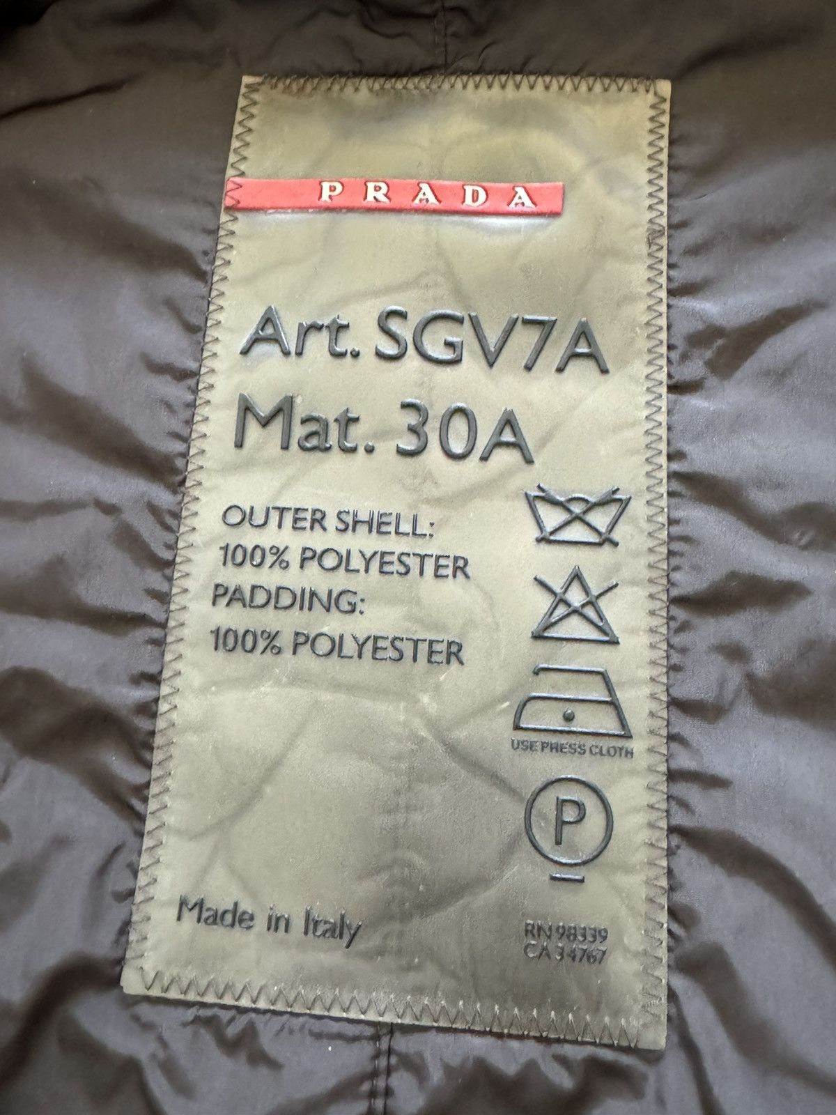 Prada Prada red tab Gore-Tex jacket SGV7A Size US L / EU 52-54 / 3 - 7 Thumbnail