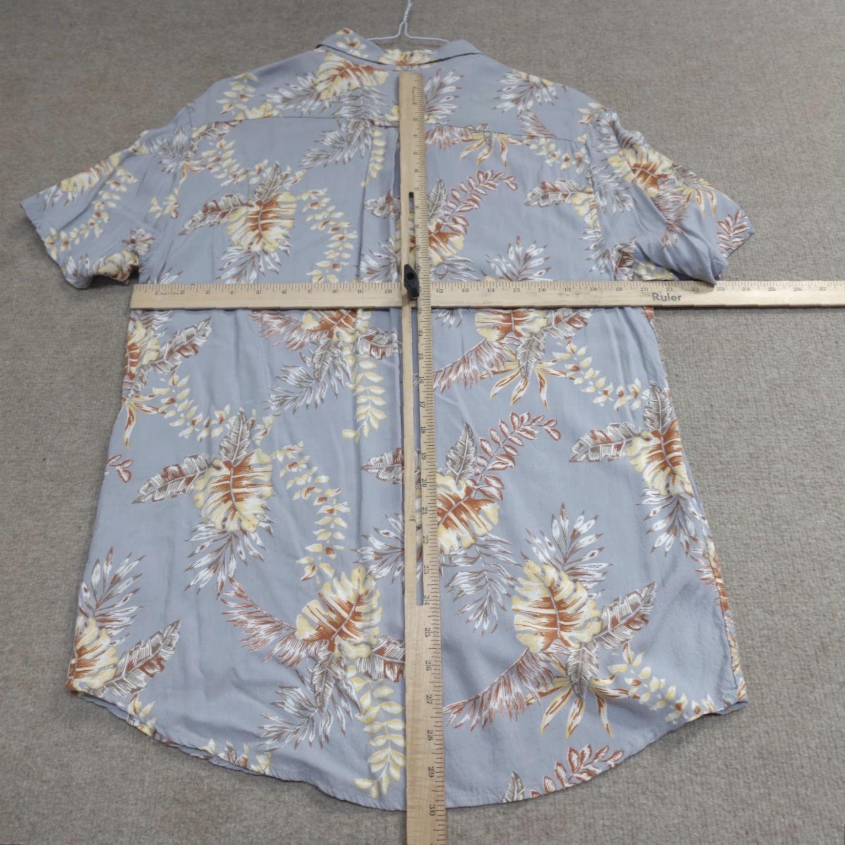 Rhythm Rhythm Blue Floral Print Men's M Short Sleeve Button-Up Rayon Shirt User: Rhythm Men's Blue Floral Print M Short Sleeve Button-Up Rayon Shirt Size US M / EU 48-50 / 2 - 4 Thumbnail