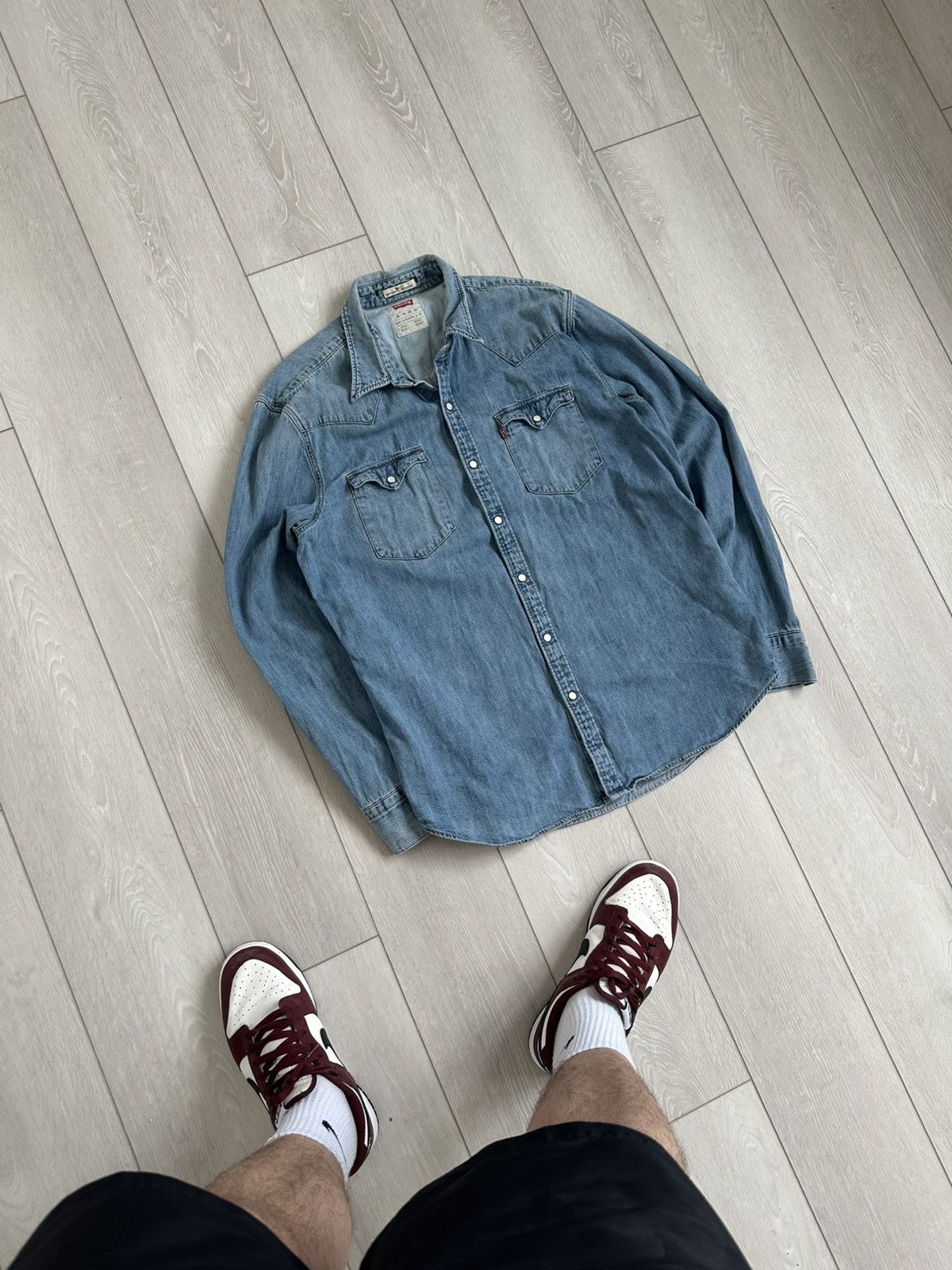 Levi's VINTAGE LEVIS DENIM SHIRT MENS XL RELAXED FIT Size US XL / EU 56 / 4 - 7 Thumbnail