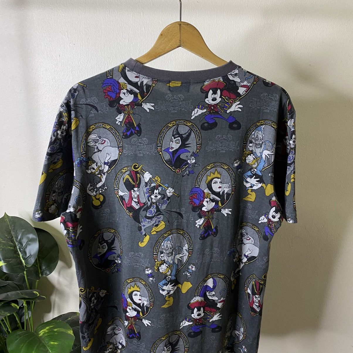 Disney Y2K Disney Sea Halloween Villains T shirt Size US L / EU 52-54 / 3 - 7 Thumbnail