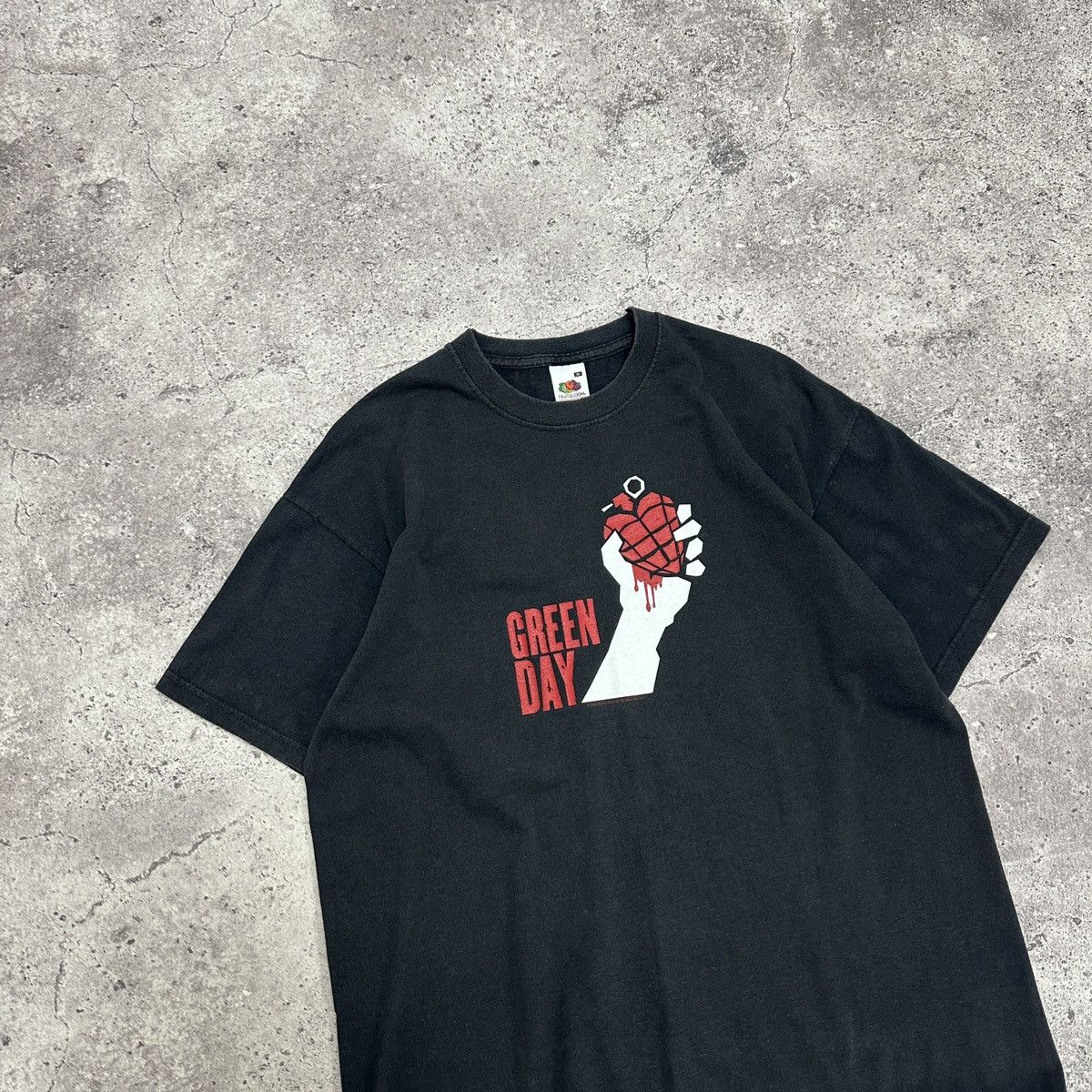 Band Tees Vintage 00s Green Day 2005 tee American Idiot 2 side print Size US M / EU 48-50 / 2 - 5 Thumbnail