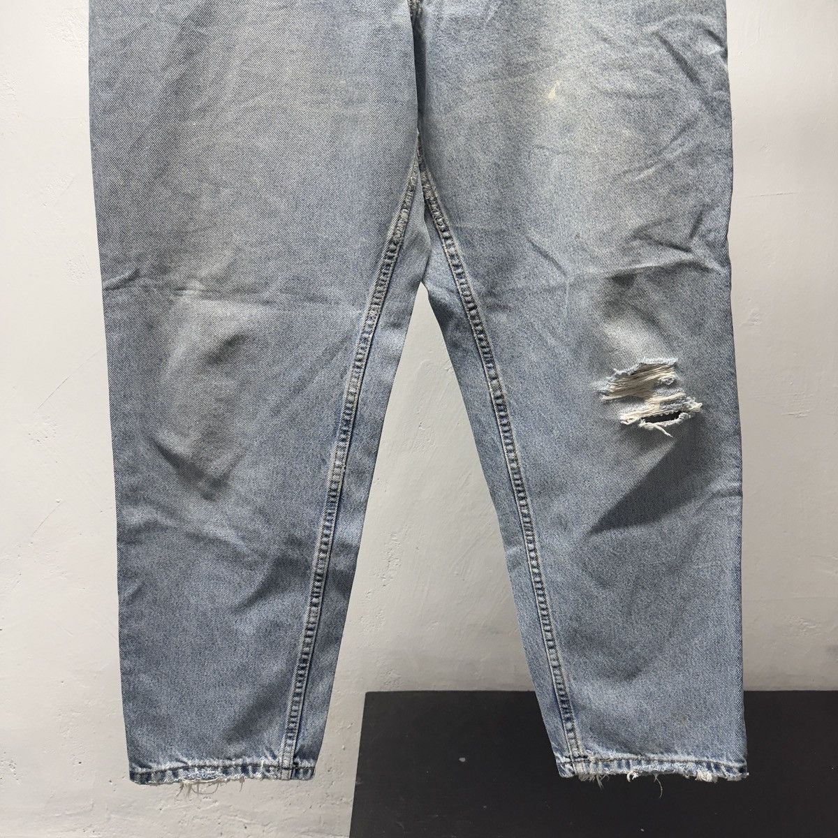 Levi's Vintage Women's Levi's 550 Thrashed Faded Jeans ERD Grunge Size 34" / US 12 / IT 48 - 10 Thumbnail