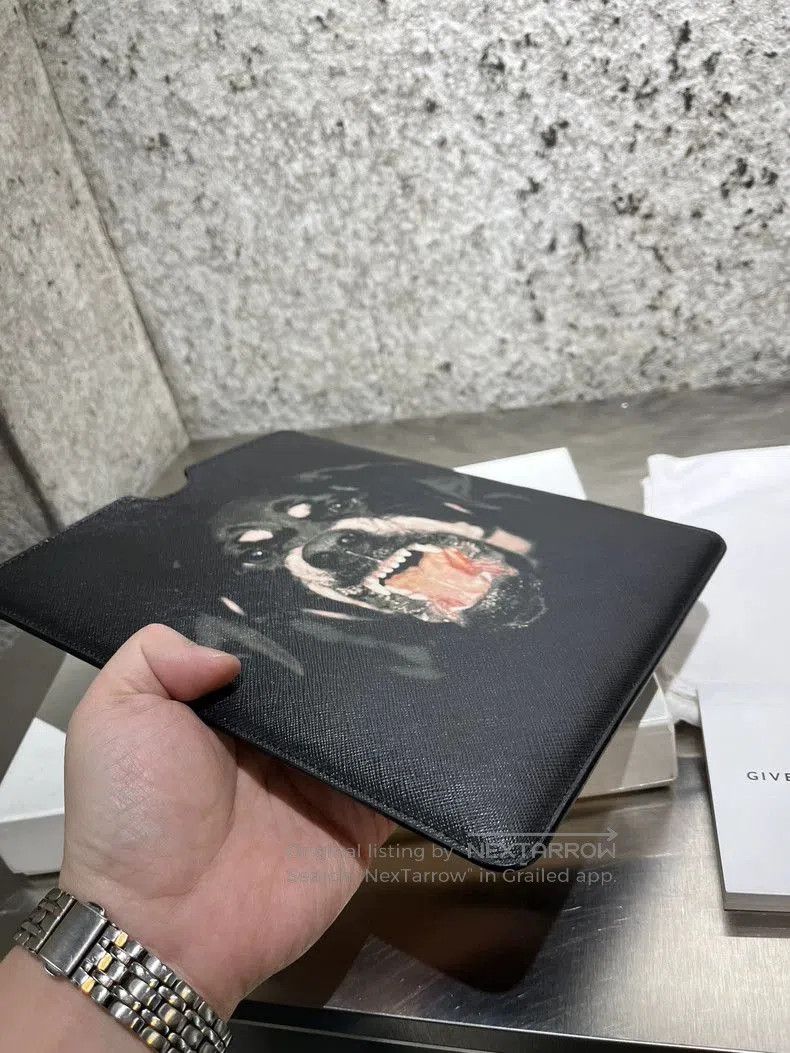 Givenchy Givenchy Black Dog Head Laptop Sleeve. Size ONE SIZE - 7 Thumbnail