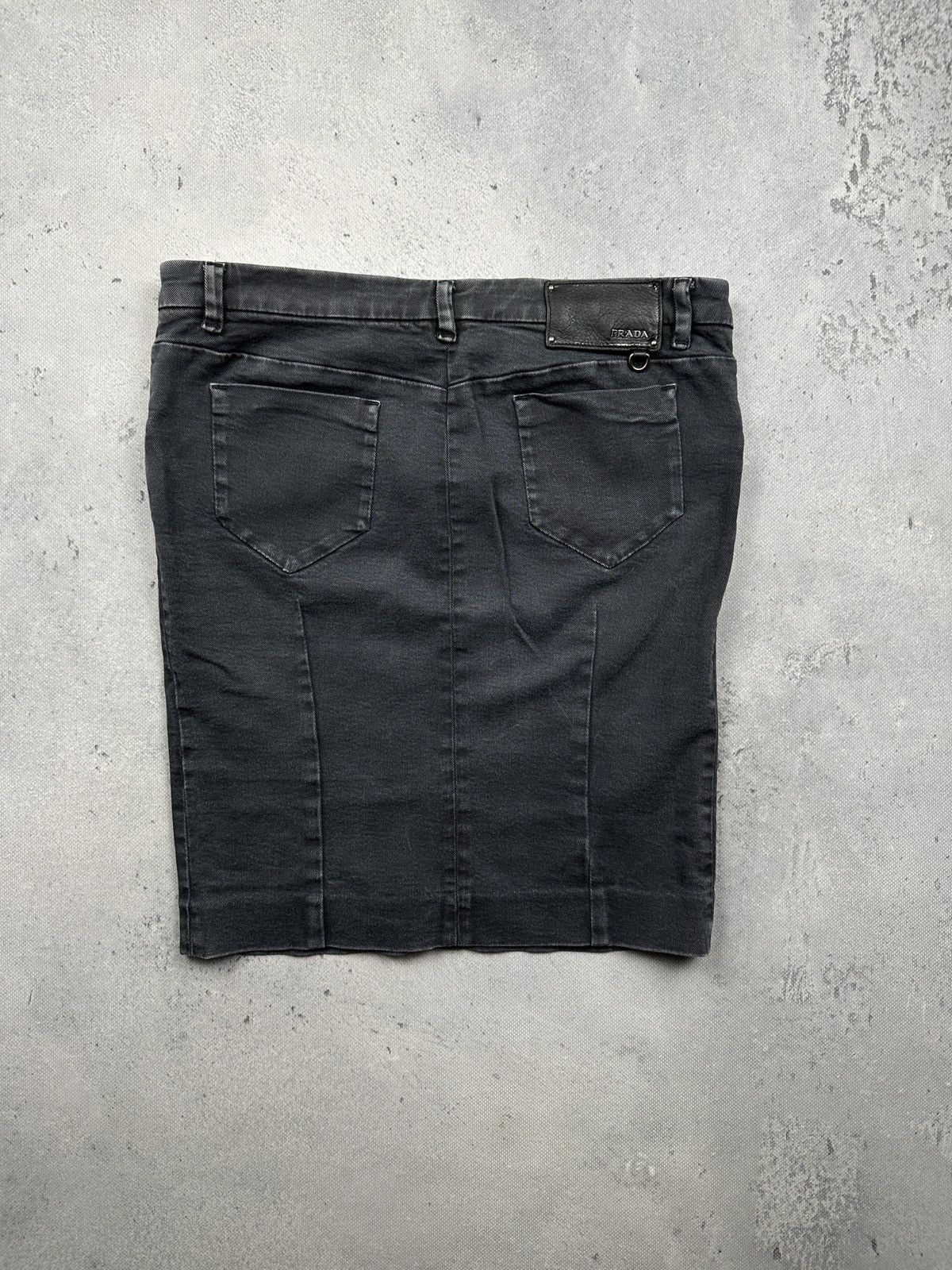 Prada Prada Vintage Grey Denim Pencil Skirt Lux Leather Logo Patch Size 30" / US 8 / IT 44 - 2 Thumbnail