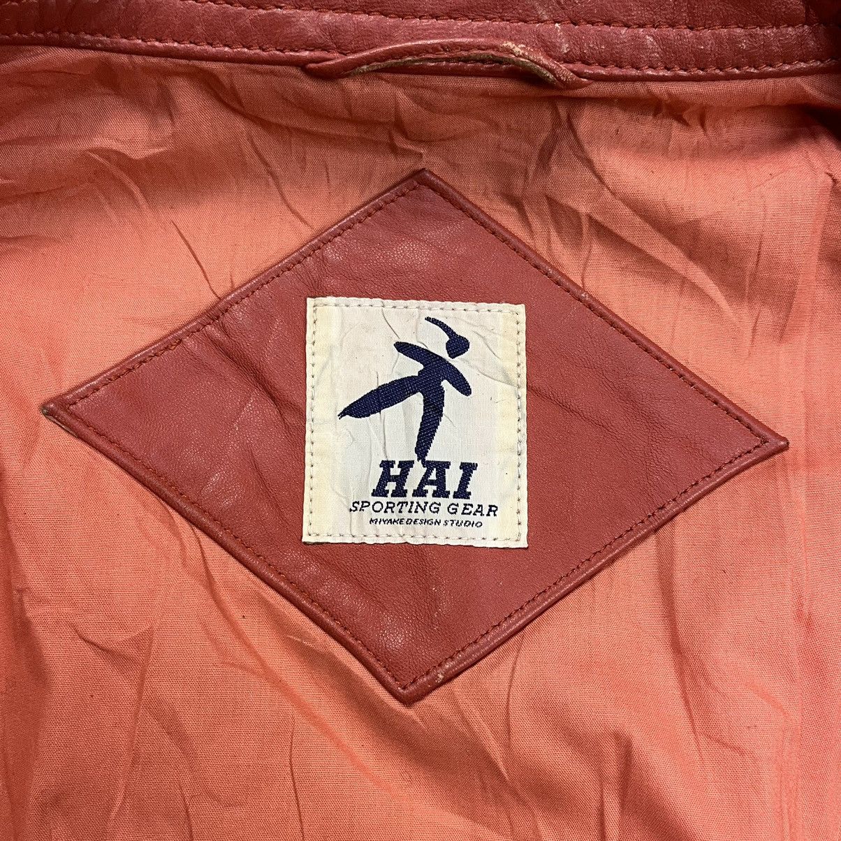 Hai Sporting Gear Vintage 90s Hai sporting gear multi pocket leather jacket Size US L / EU 52-54 / 3 - 8 Thumbnail