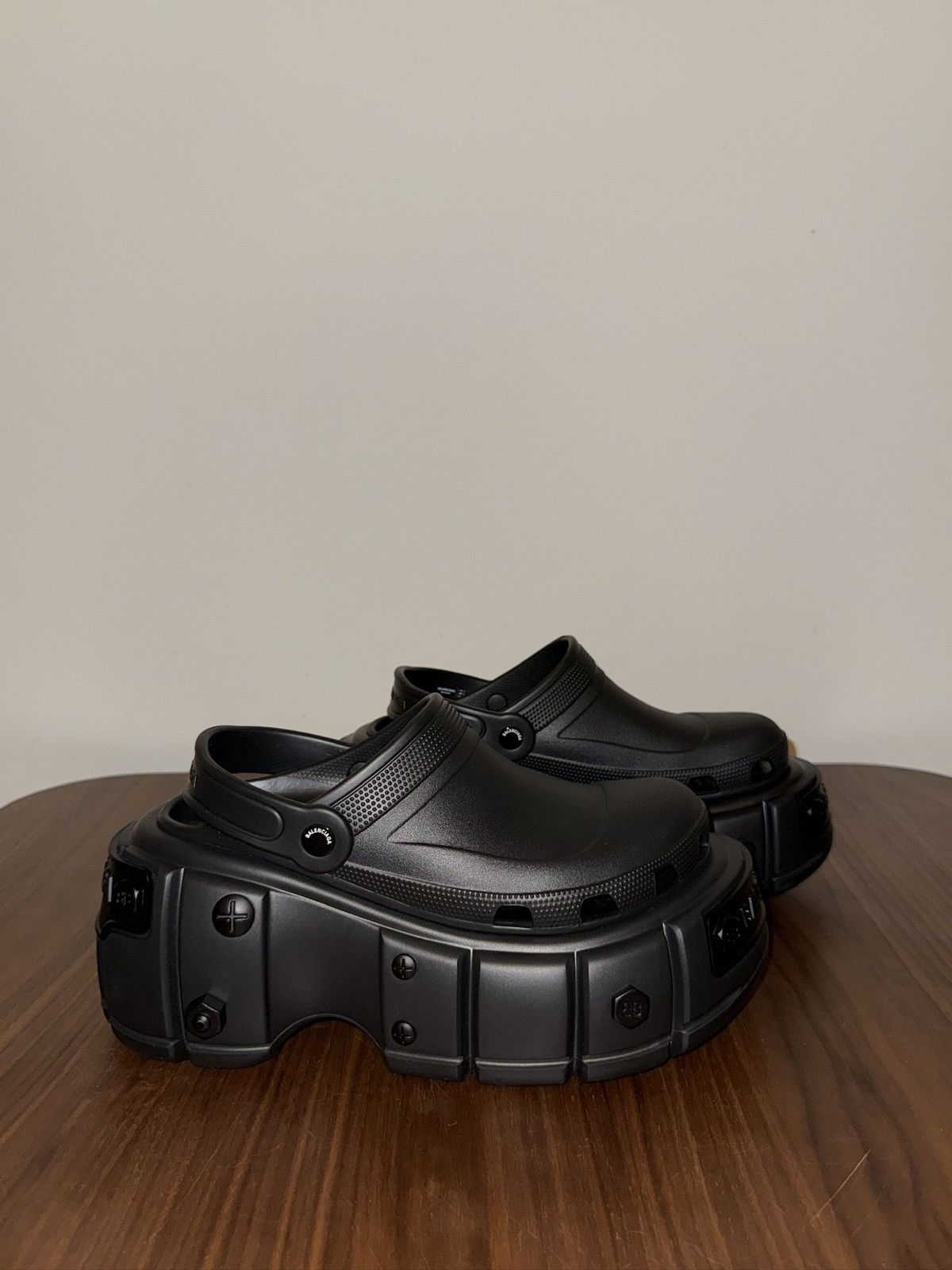 Balenciaga × Crocs Balenciaga Hardcrocs Black on Black Size US 11 / EU 44 - 13 Thumbnail
