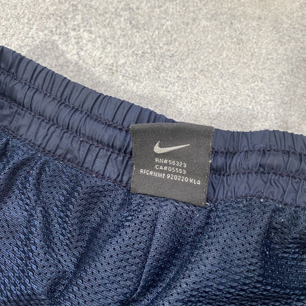 Nike Vintage Nike Track Pants Size S Navy Blue Windbreaker Y2K Size US 30 / EU 46 - 5 Thumbnail