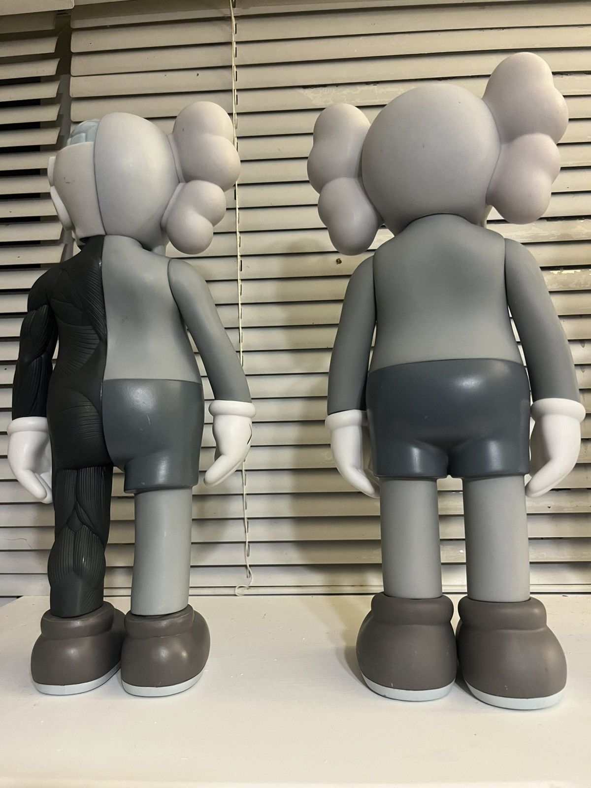 Kaws × Medicom Toy × Original Fake KAWS OriginalFake Companion 2006 Set Grey + Dissected Size ONE SIZE - 2 Thumbnail