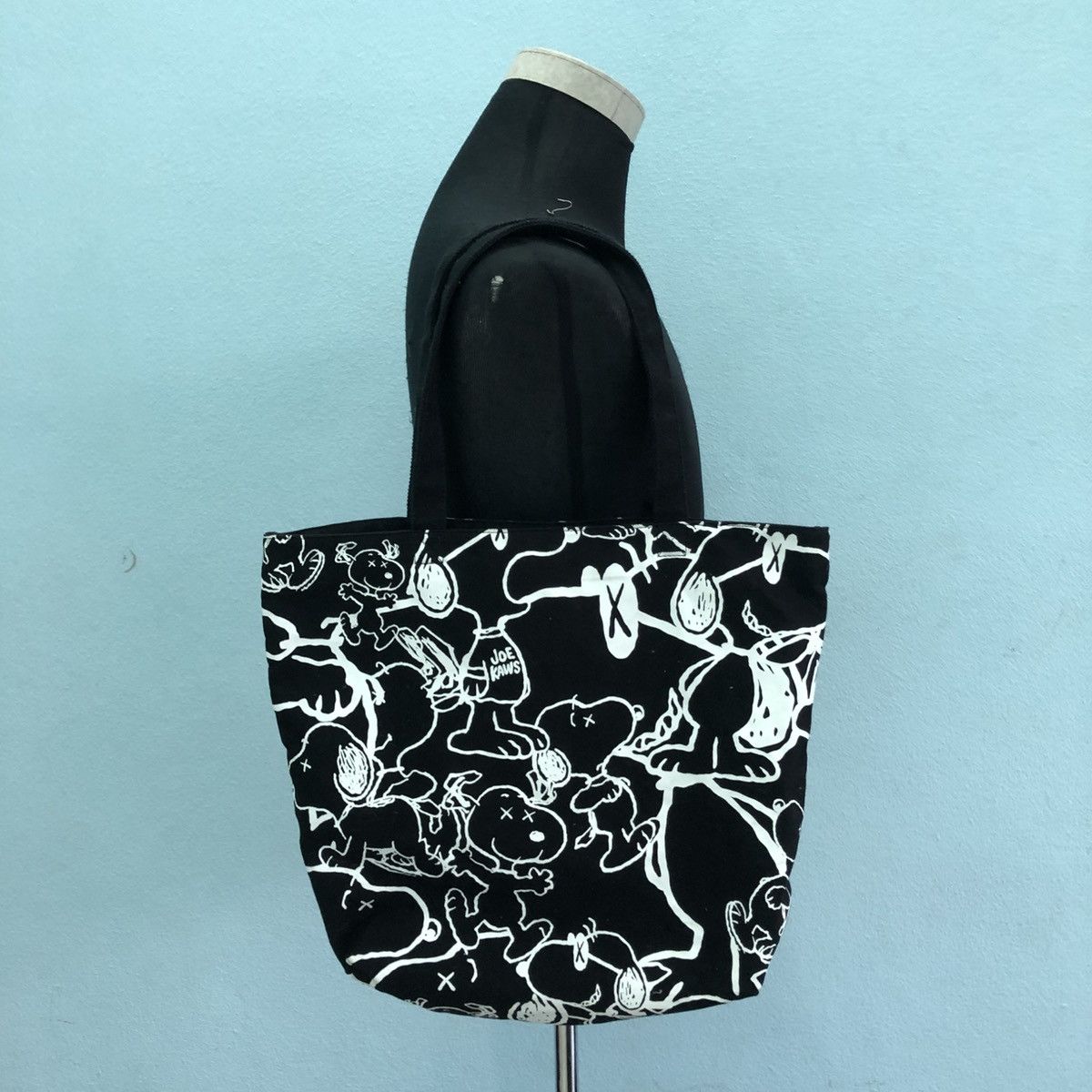 Uniqlo KAWS X PEANUTS FULL PRINT SNOOPY CANVAS TOTE BAG BY UNIQLO Size ONE SIZE - 14 Thumbnail