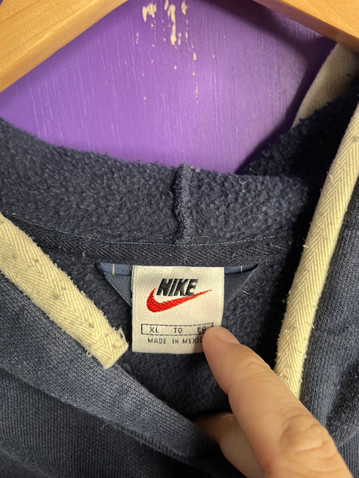 Nike × Vintage Vintage 90s Nike college patch logo hoodie Size US XL / EU 56 / 4 - 4 Thumbnail