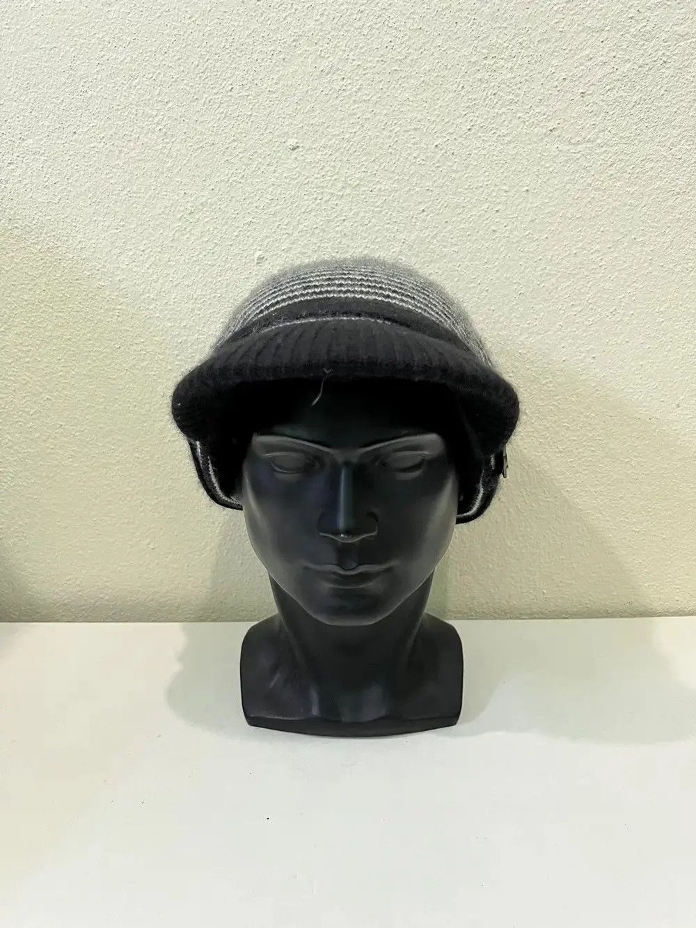 Japanese Brand Japanese Brand Lulu Guinness Striped Design Beanie Cap Size ONE SIZE - 2 Thumbnail