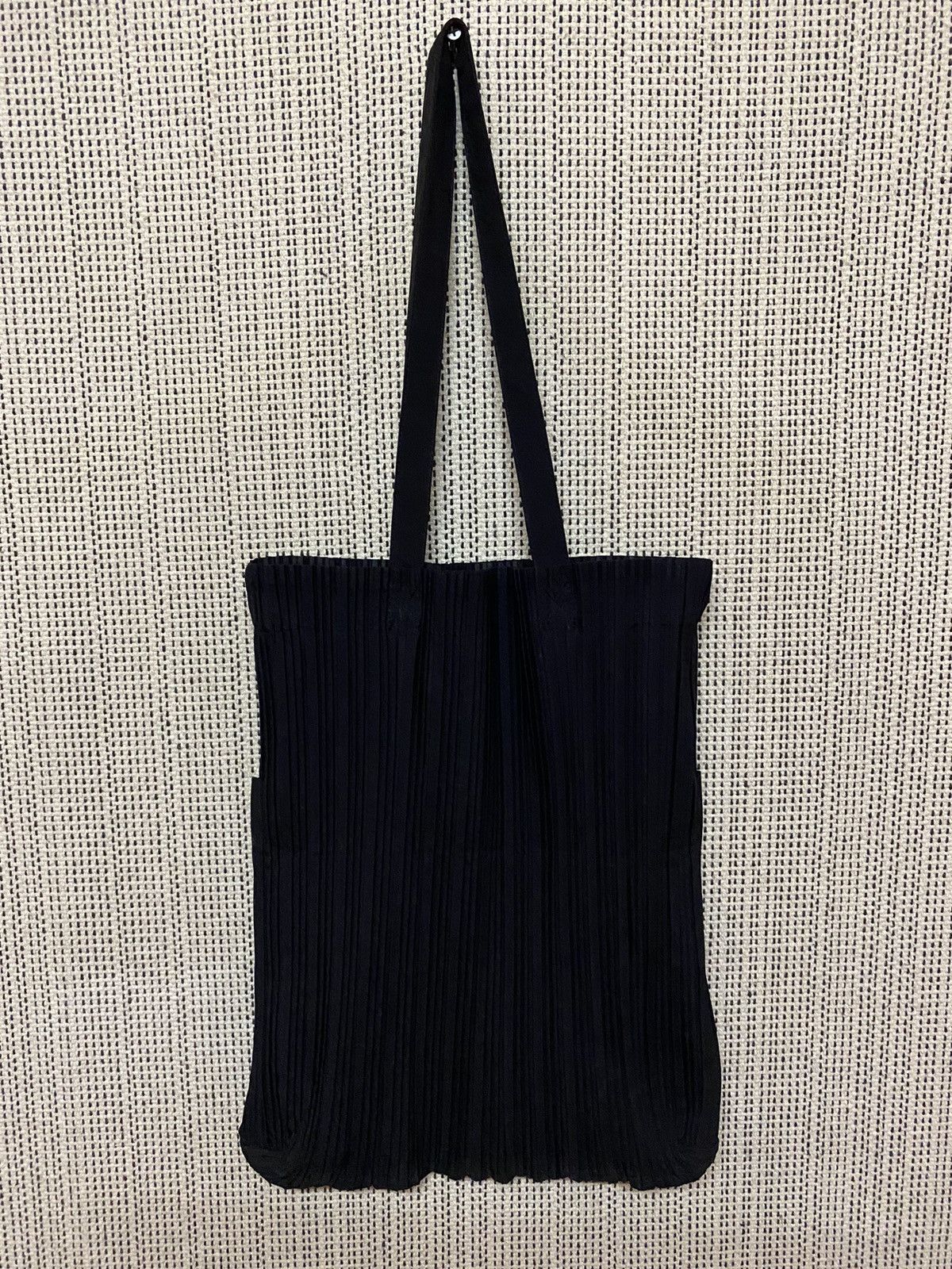 Issey Miyake 🔥HOMME PLISSE ISSEY MIYAKE TOTEBAG BLACK 🔥 Size ONE SIZE - 2 Thumbnail