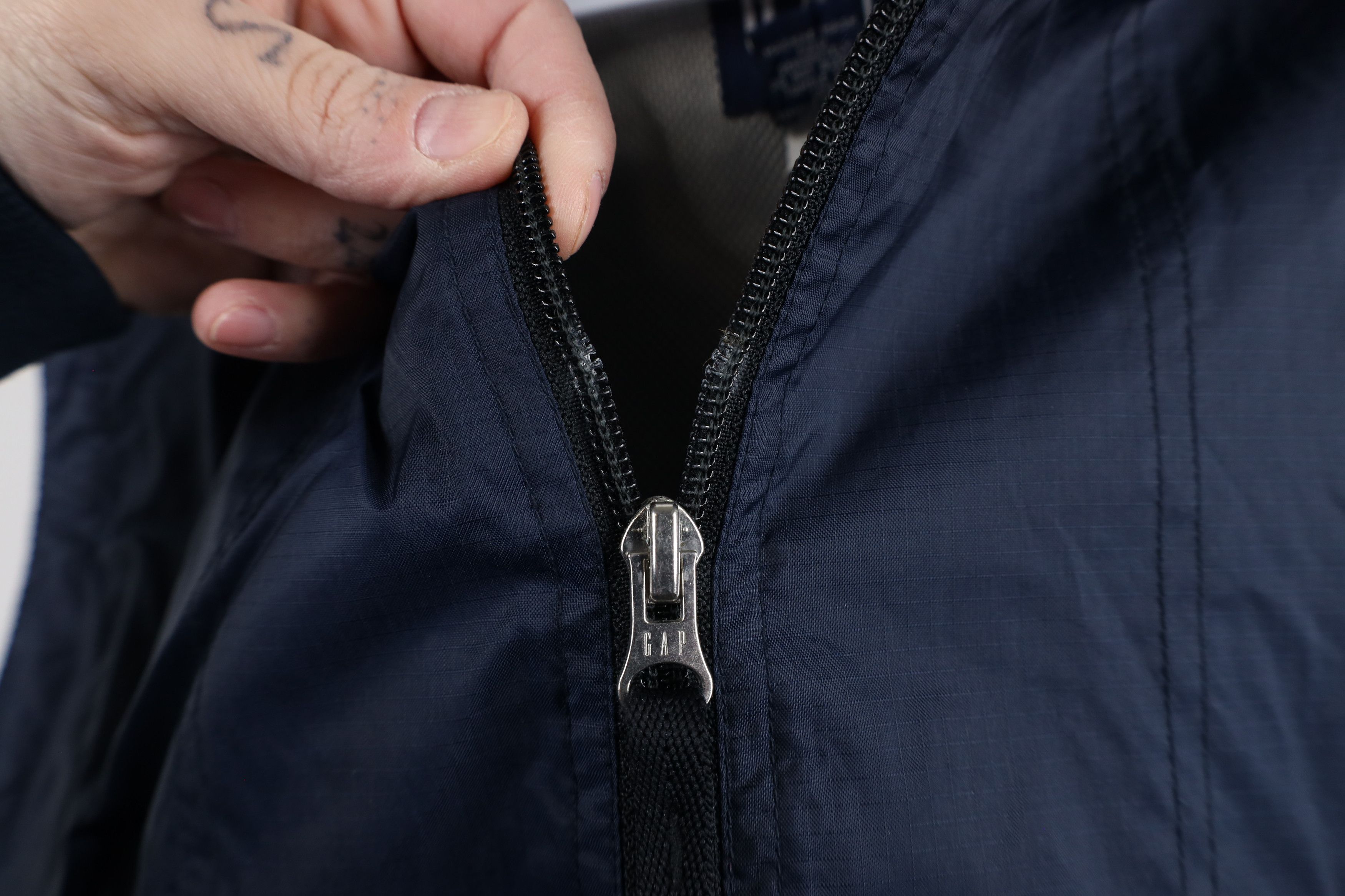 Gap × Vintage Vintage Y2K 2000 Gap Sleeveless Hooded Windbreaker Jacket Size US XS / EU 42 / 0 - 4 Thumbnail
