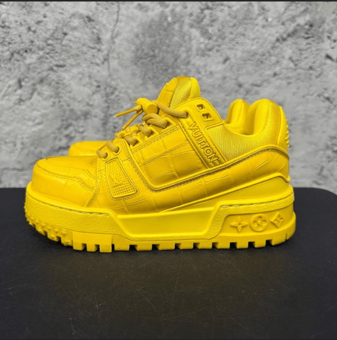 Louis Vuitton Louis Vuitton low-top sneakers Size US 5.5 / IT 35.5 - 1 Thumbnail