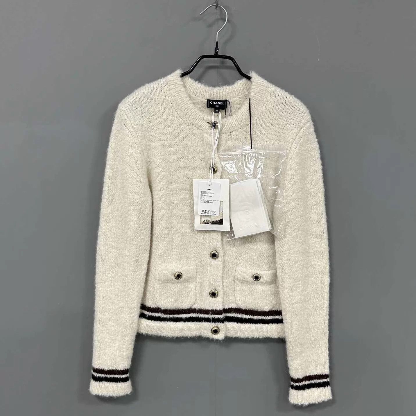 Chanel Chanel 25 New Ski Collection Cashmere Jacket Size 34 Size XS / US 0-2 / IT 36-38 - 1 Thumbnail