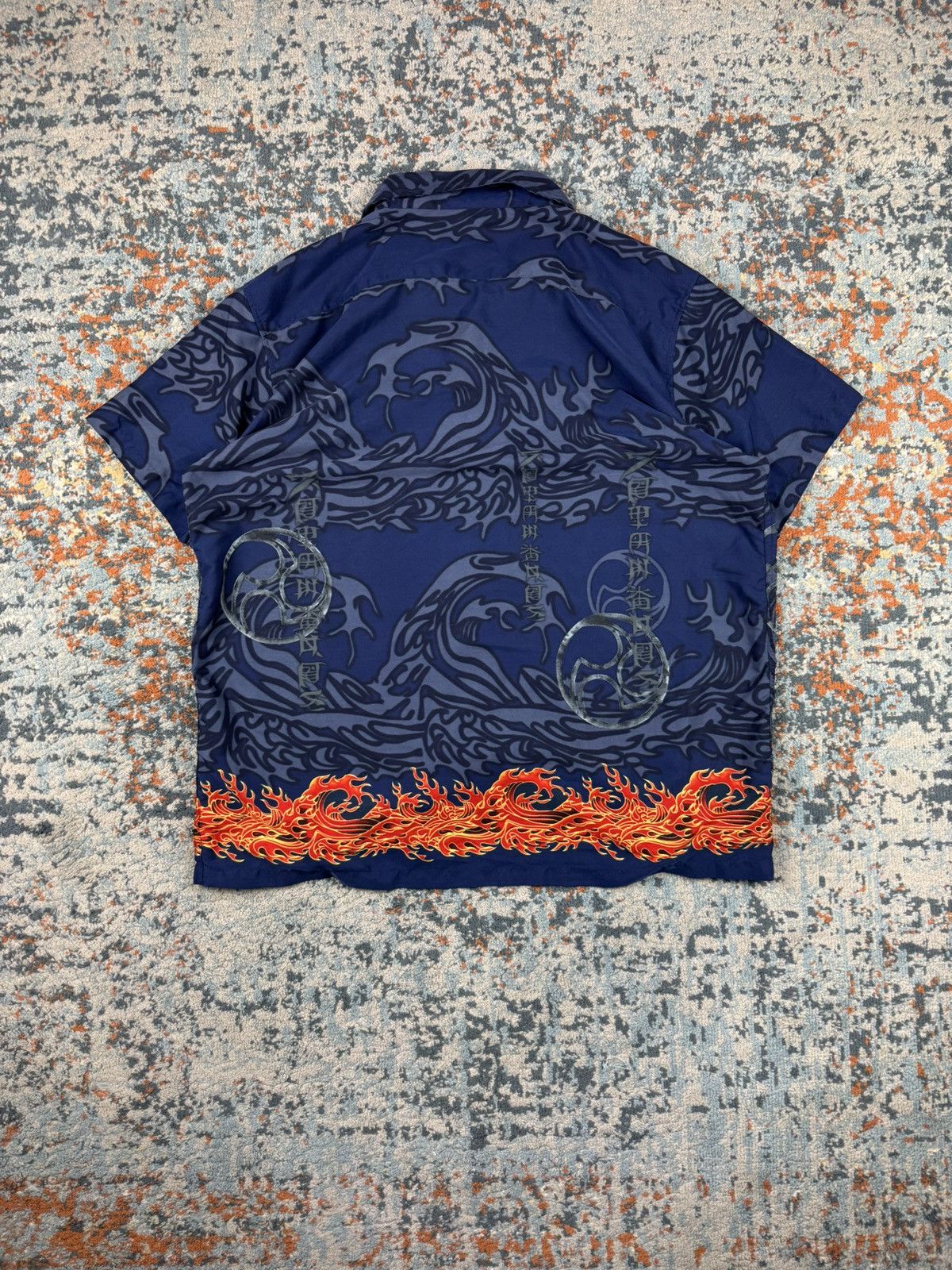 Vintage Vintage 90s fire shuriken Chinese style graphic short AOP Size US L / EU 52-54 / 3 - 2 Thumbnail