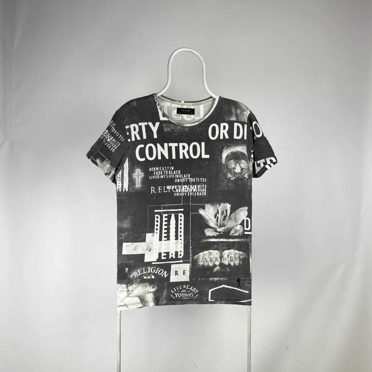 Japanese Brand Religion Tshirt we live in black size Small Size US S / EU 44-46 / 1 - 1 Thumbnail