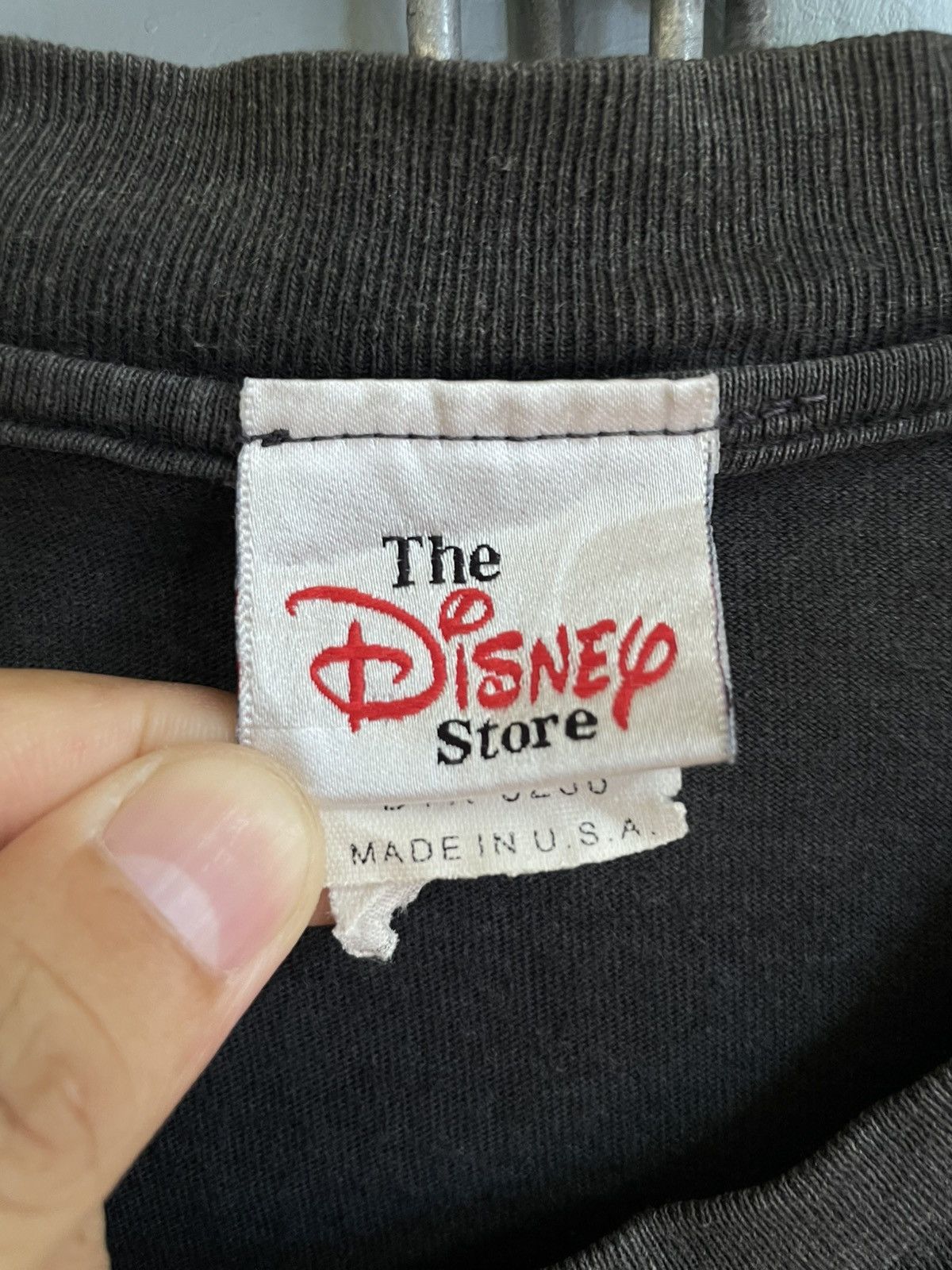 Disney Vintage 90s Chip and Dale Disney cartoon t shirt Size US L / EU 52-54 / 3 - 5 Thumbnail