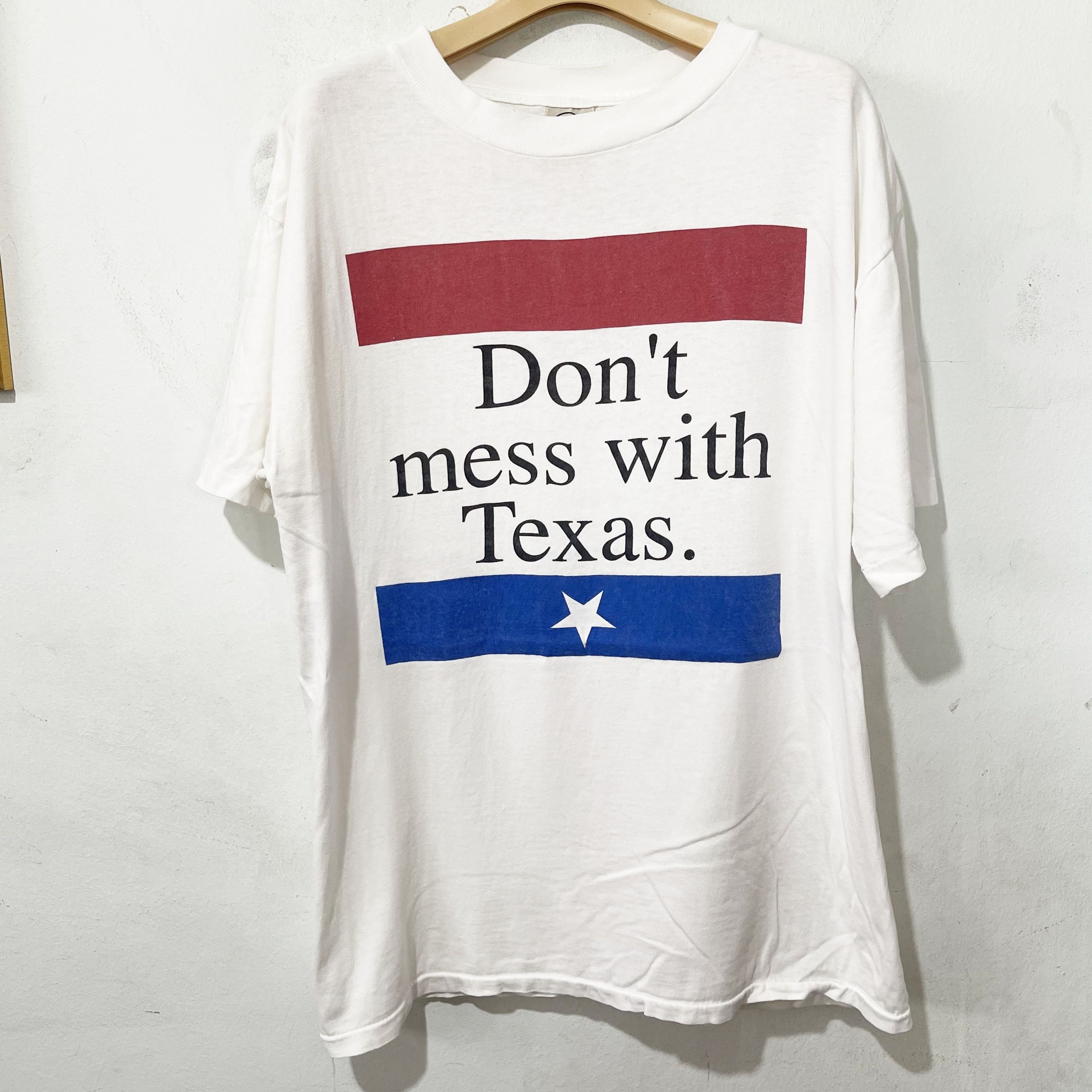 Vintage Vintage 90s Don’t Mess With Texas T-shirt Size US L / EU 52-54 / 3 - 1 Thumbnail