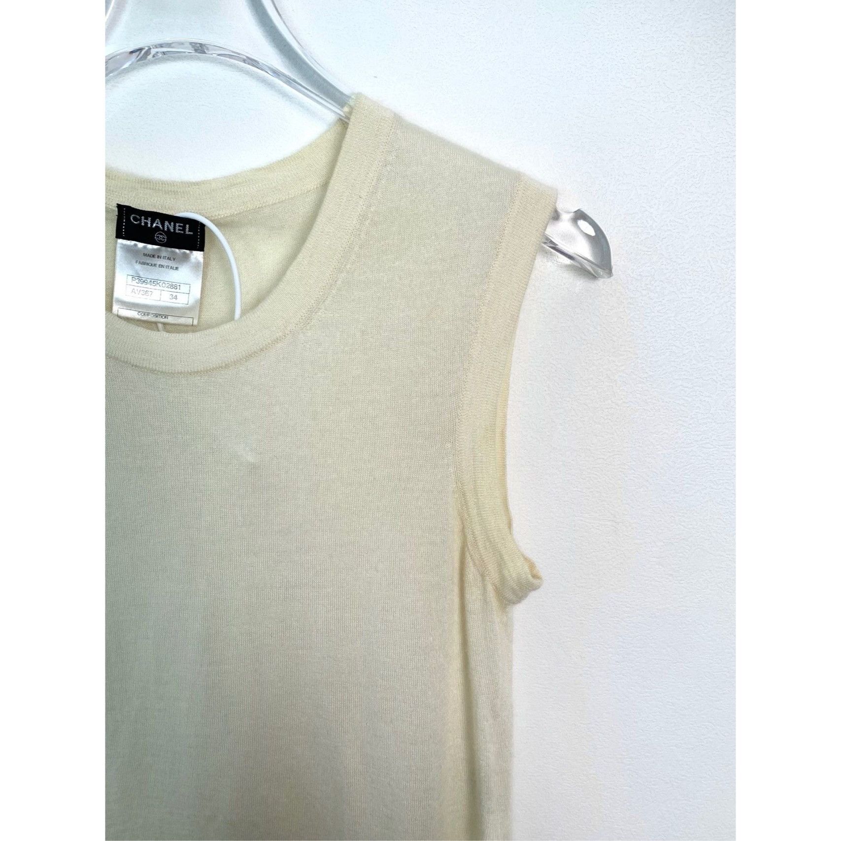 Chanel Chanel Beige Sleeveless Knit Crew-Neck Top With Logo Button Size XXS / US 00 / IT 34 - 5 Thumbnail