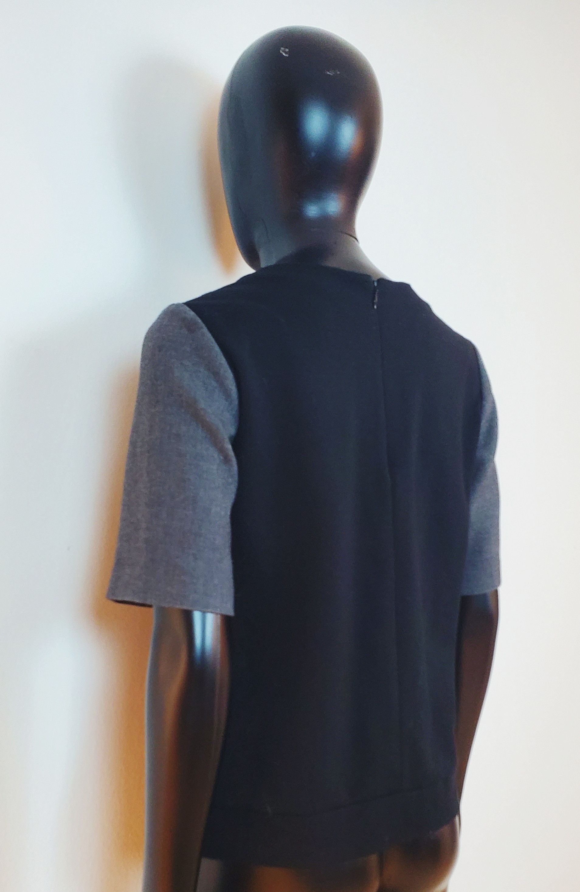 Club Monaco CLUB MONACO Gray Blouse Black Knit Side Combo Top Shirt Size XS / US 0-2 / IT 36-38 - 2 Thumbnail