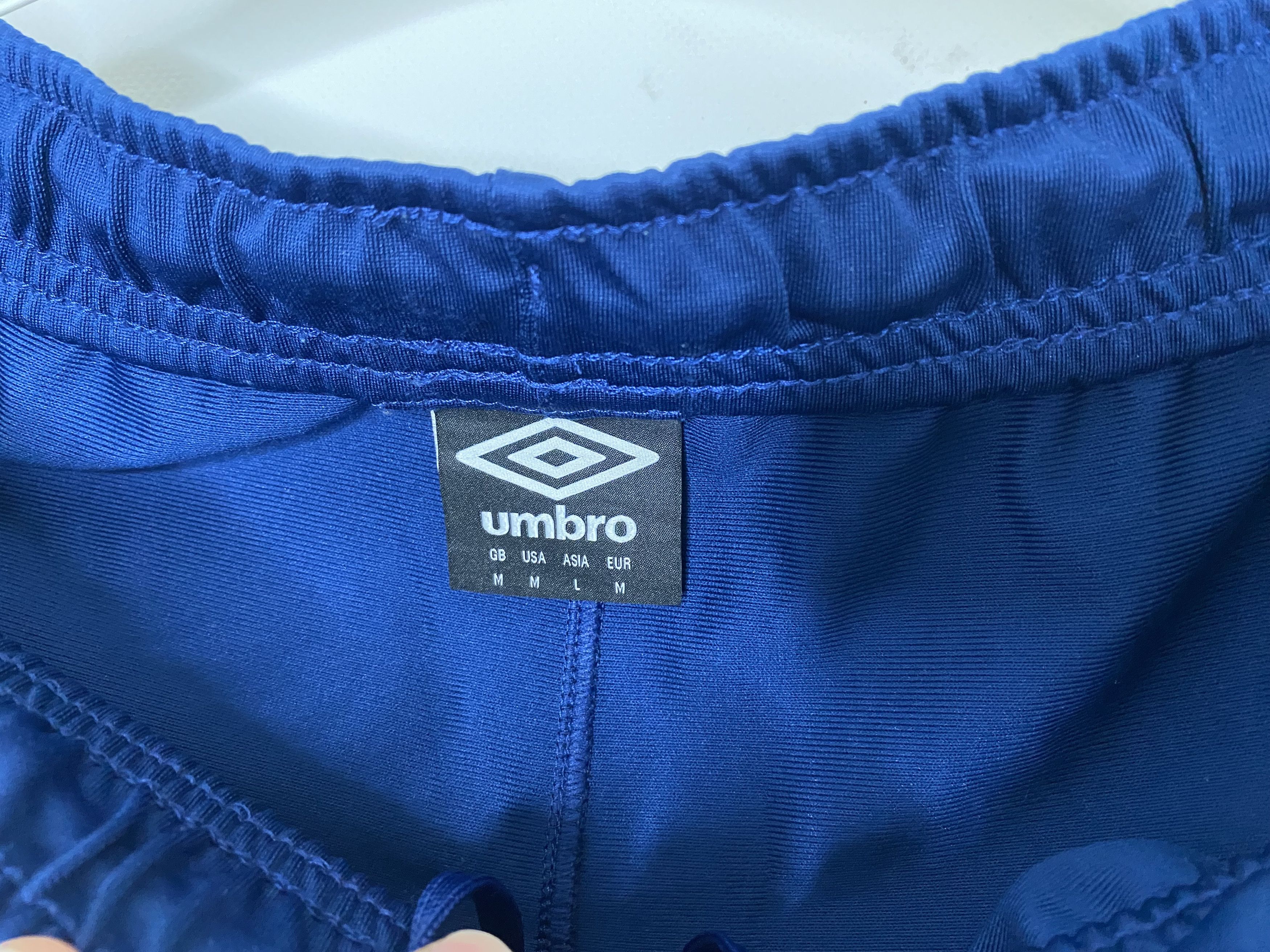 Umbro HUDDERSFIELD TOWN 2017 HOME FOOTBALL SHORTS SOCCER UMBRO Size US 32 / EU 48 - 5 Thumbnail