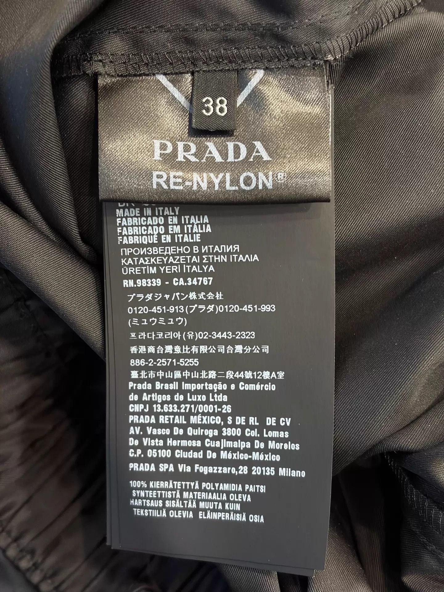Prada Prada Metal Triangle Logo Shorts 38 Size 26" / US 2 / IT 38 - 5 Thumbnail