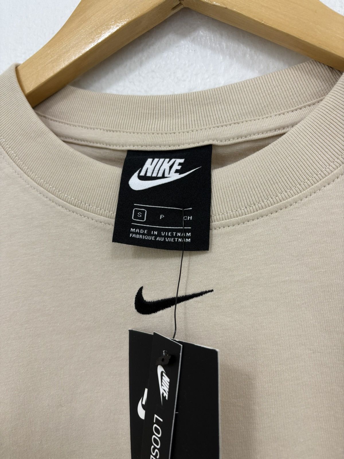 Other Nike center swoosh with tag size M Size US S / EU 44-46 / 1 - 3 Thumbnail